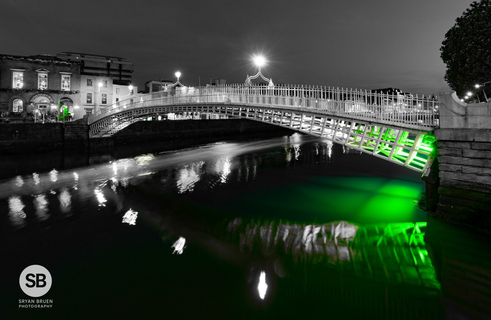 2022-07-15 Ha'penny Bridge perfect 15 July 2022.jpg
