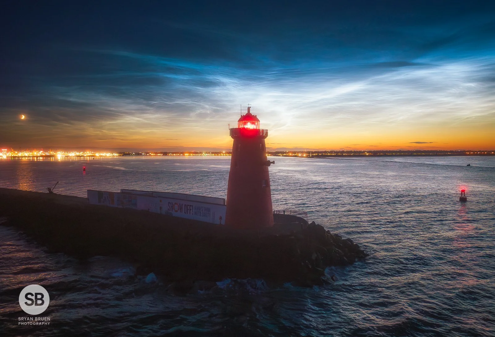 2025-06-29 Poolbeg Lighthouse noctilucent clouds 29 June 2025.jpg