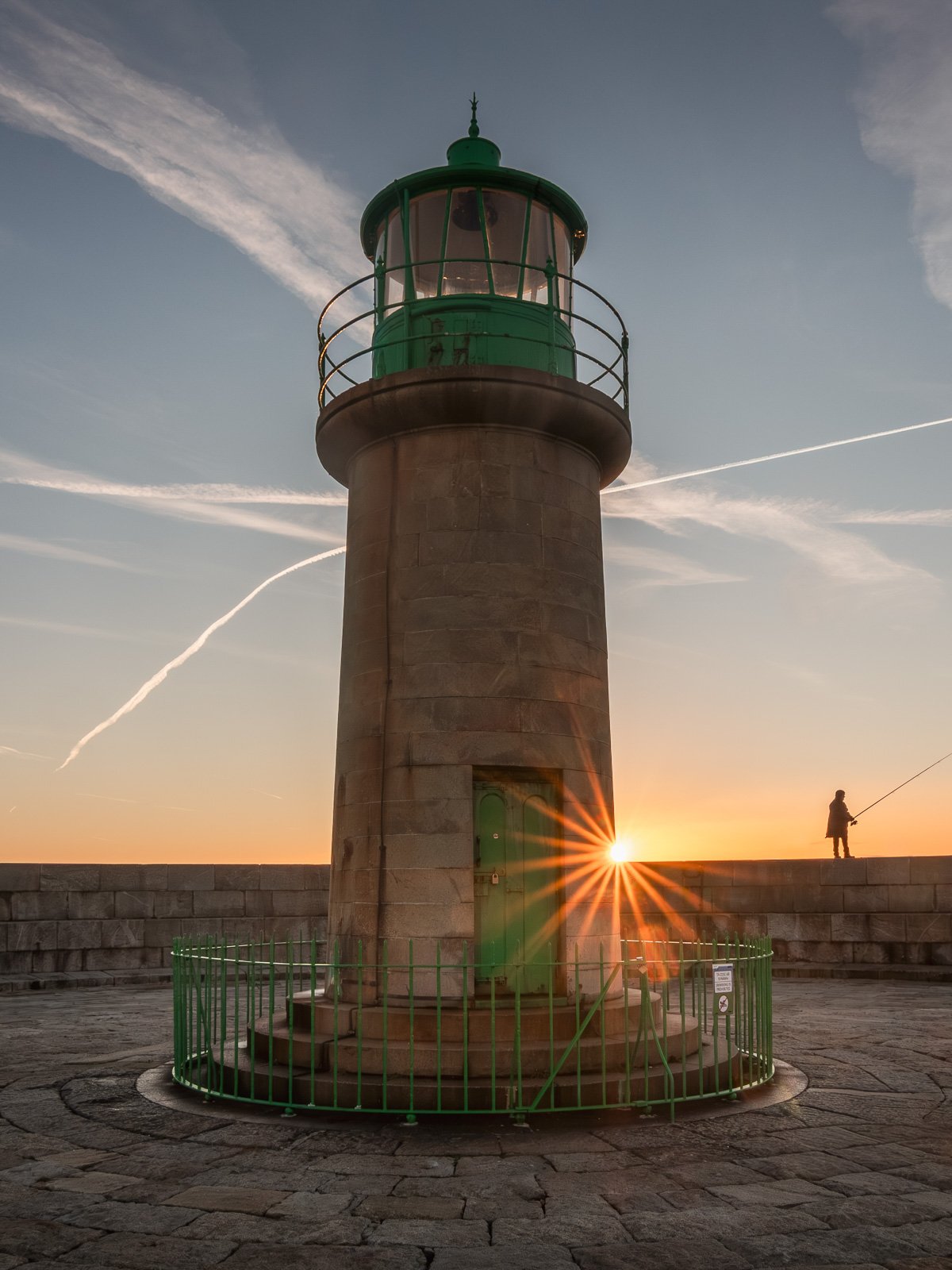 2026-03-08 Dun Laoghaire West Pier Lighthouse sunrise sunstar.jpg