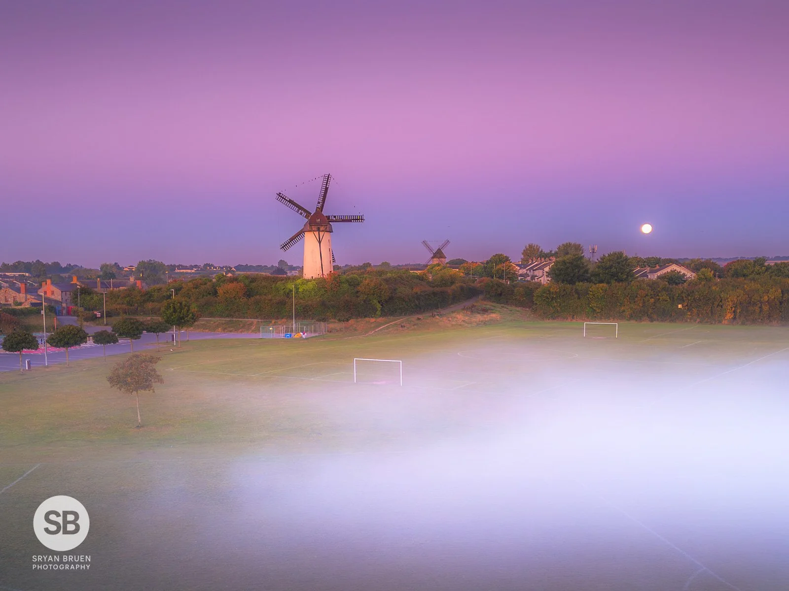 2024-09-18 Skerries Mills misty moonset dawn 18 September 2024.jpg