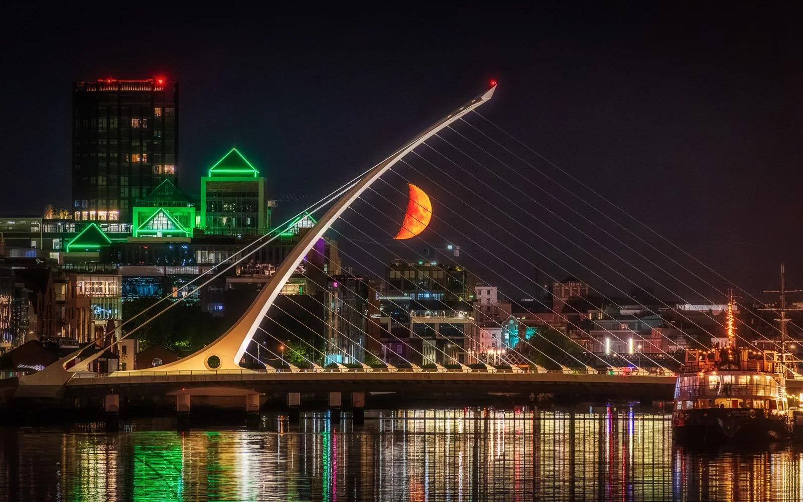 2026-06-21 Samuel Beckett Bridge moonset.jpg