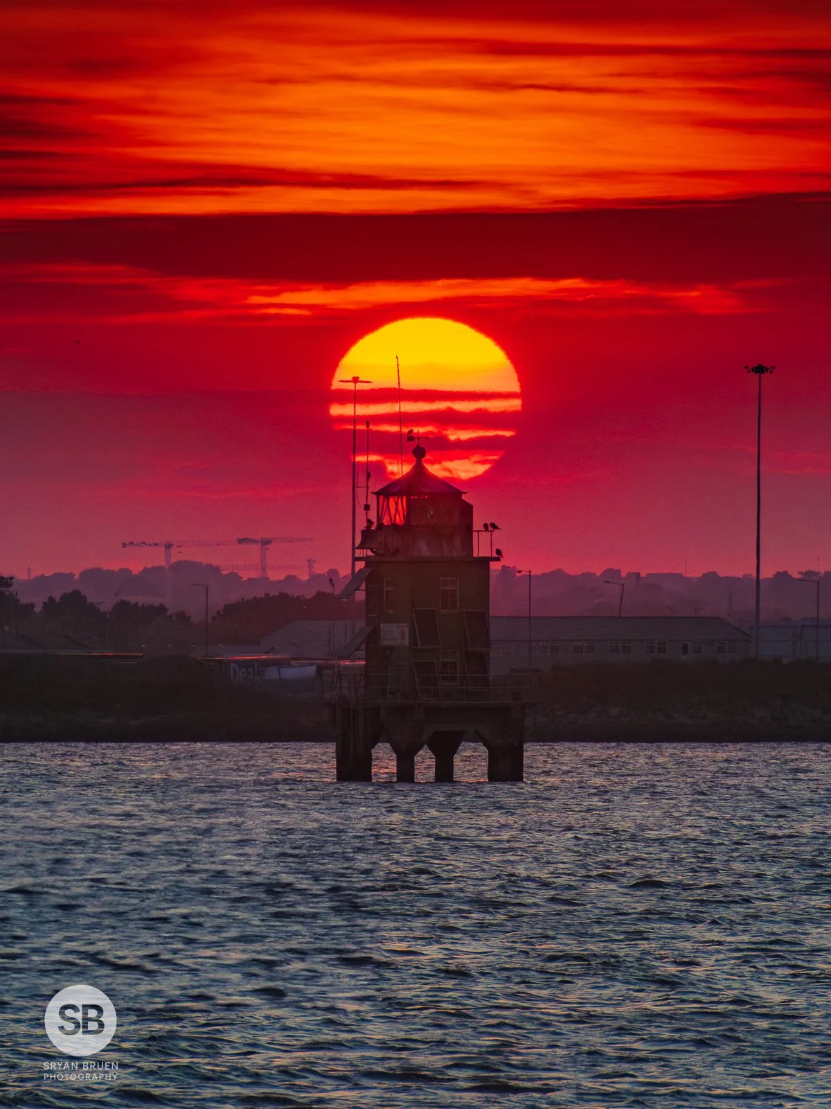 2025-05-09 North Bank Lighthouse sunset 9 May 2025.jpg