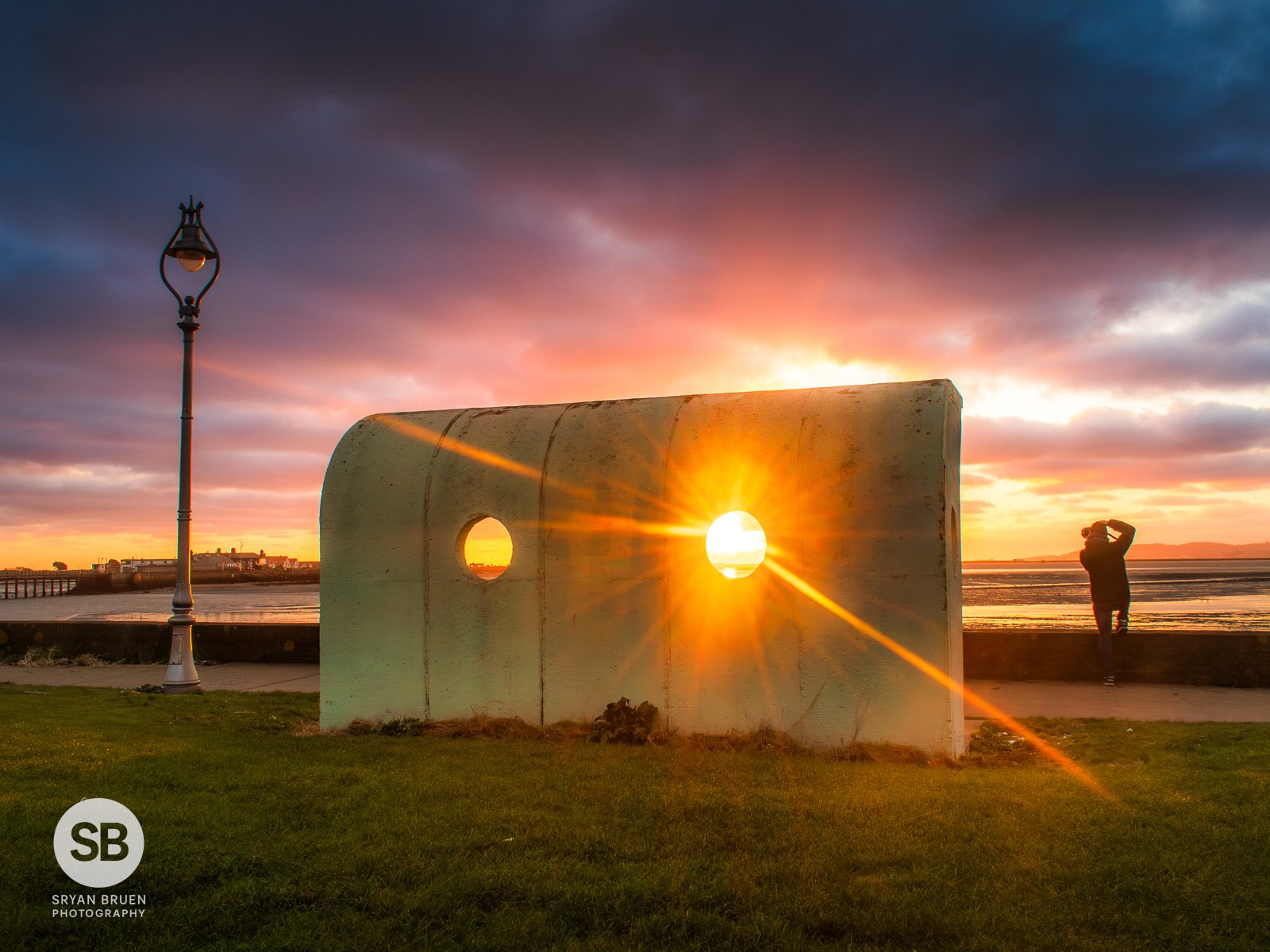 2025-12-26 Clontarf shelter sunrise starburst.jpg