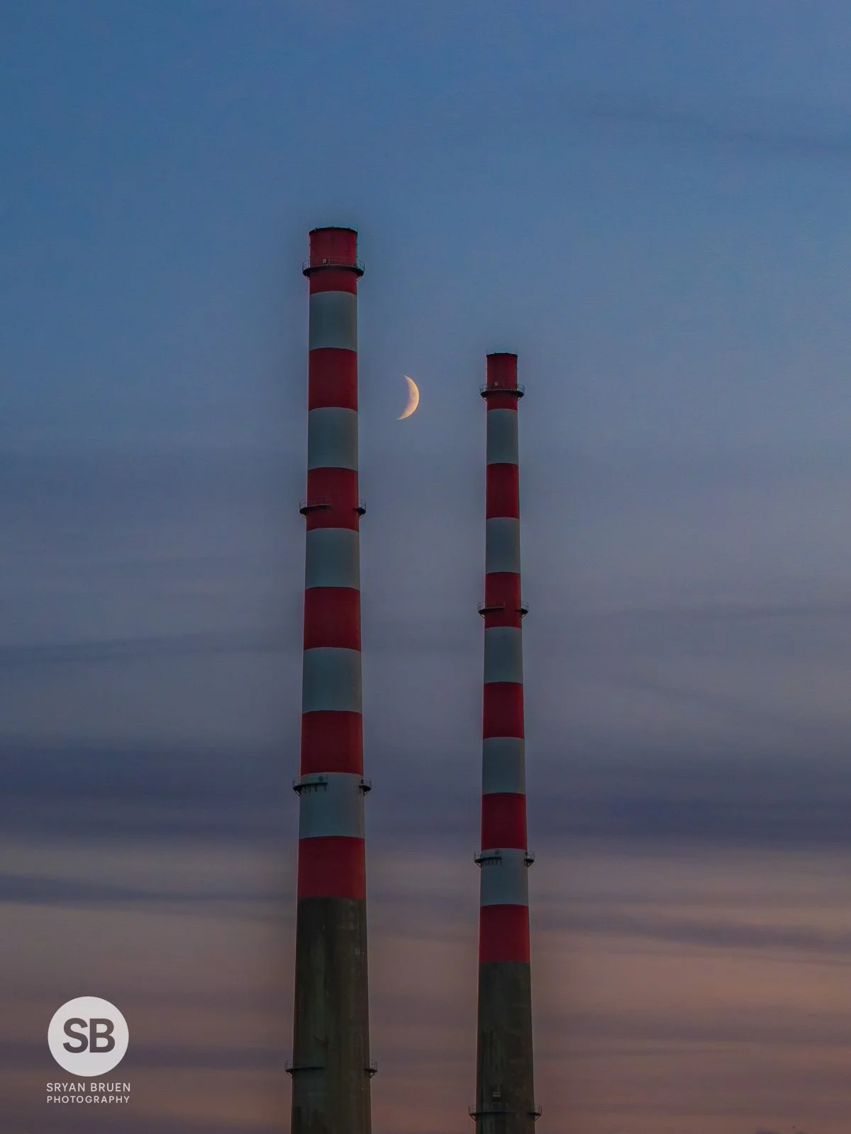 2026-07-18 Poolbeg Chimneys moonset.jpg