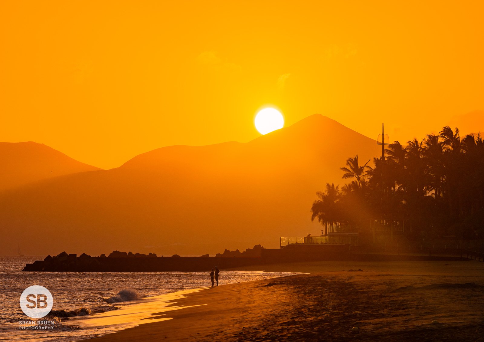 2022-10-13 Puerto del Carmen sunset 13 October 2022.jpg