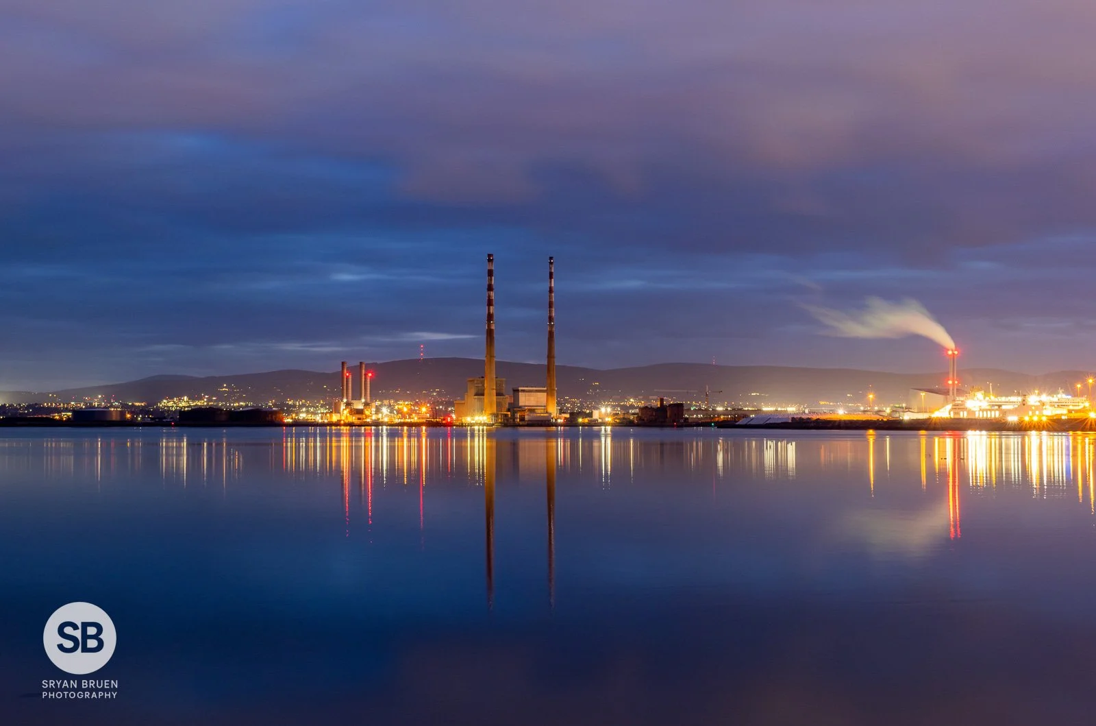 2022-03-16 Poolbeg blue hour 16 March 2022.jpg