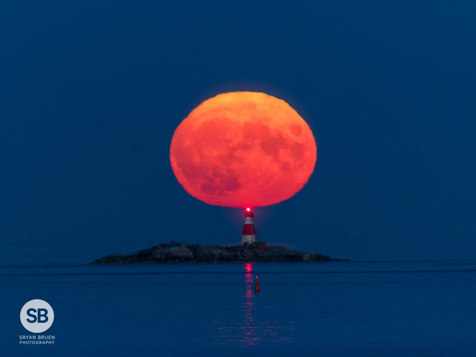 2022-08-11 Muglins Supermoon 11 August 2022.jpg