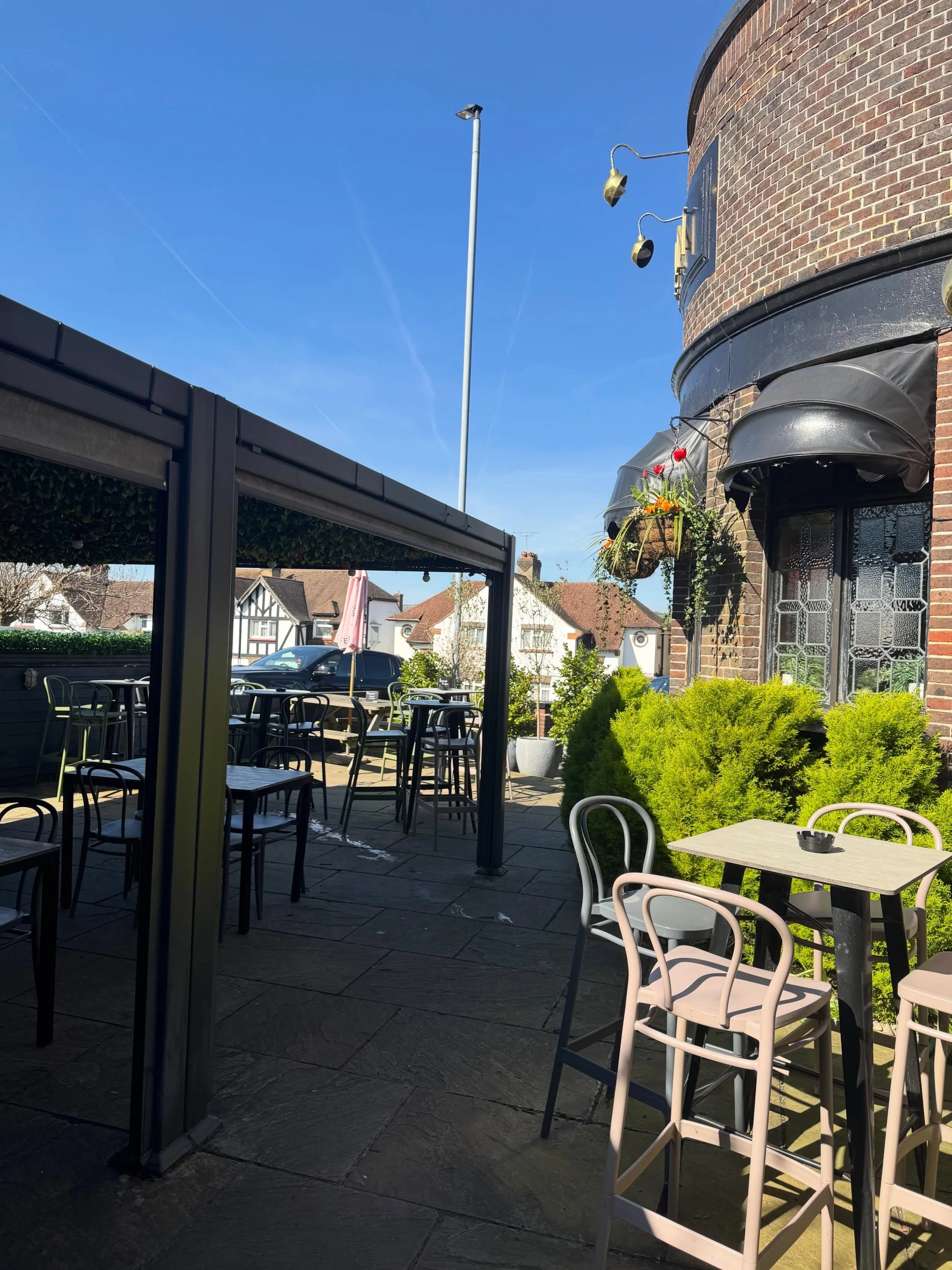 ITS THE WEEKEND🥳 

Come join us at the Wilmy!

Beer + sunshine + Thai food. What more could you want? 😎☀️