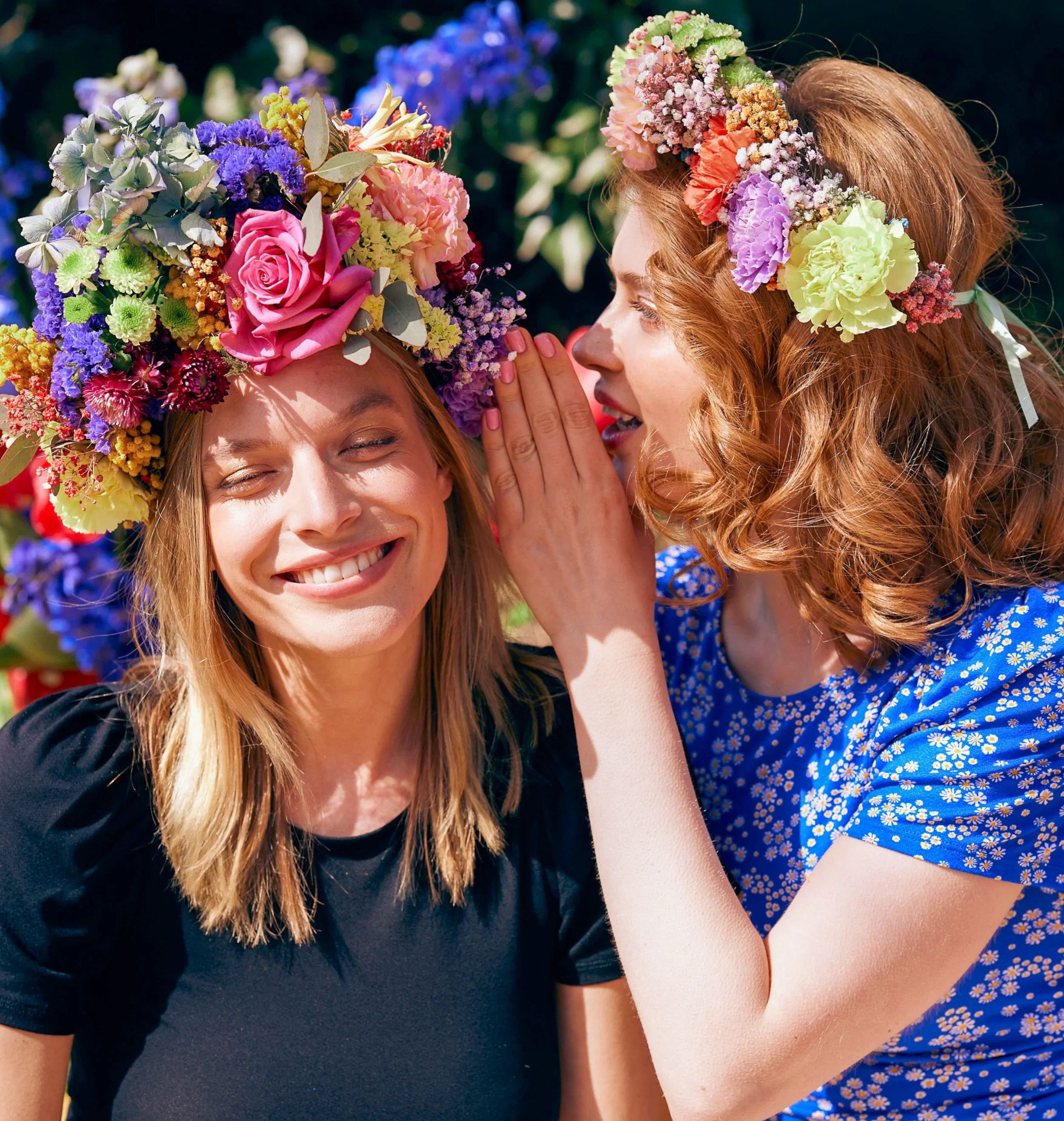 Models wearing flower crowns with roses and carnations, Les Lunes fashion photoshoot Berlin