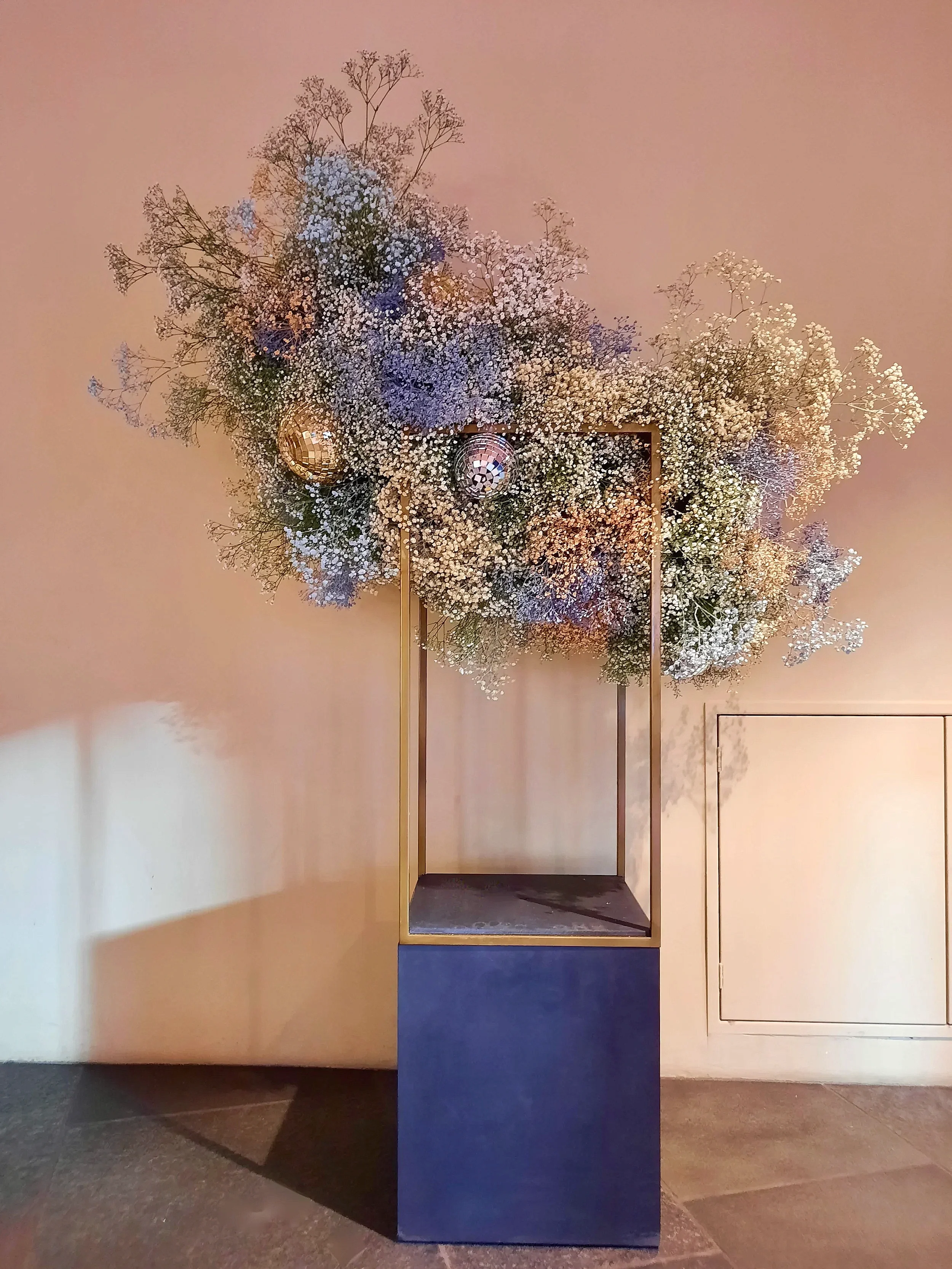 Gypsophila flower cloud on gold frame at Deutsche Oper Berlin, Festliche Opernnacht 2024