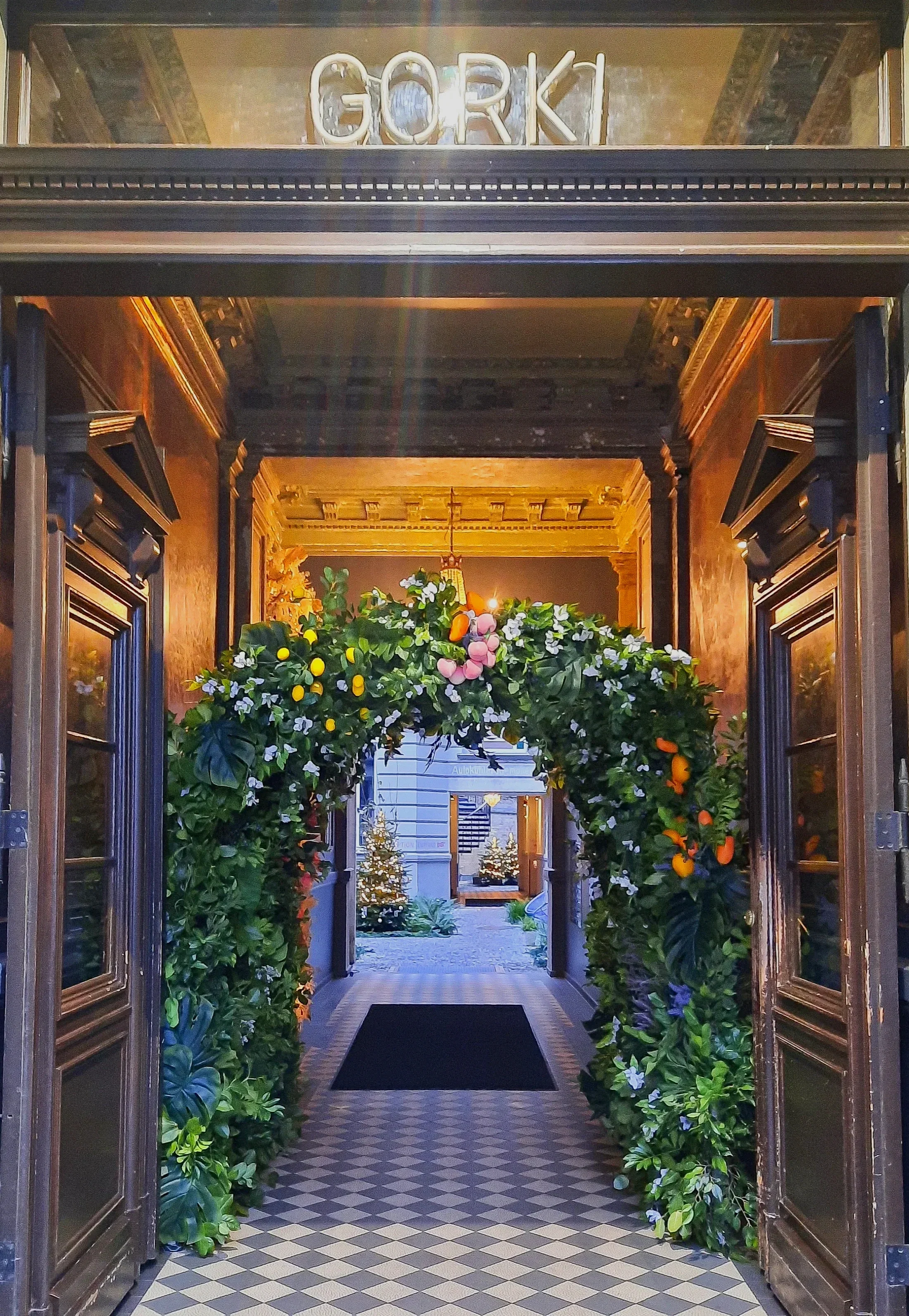 Flower arch installation with monstera, lemon and hibiscus at Gorki Apartments Berlin 2024