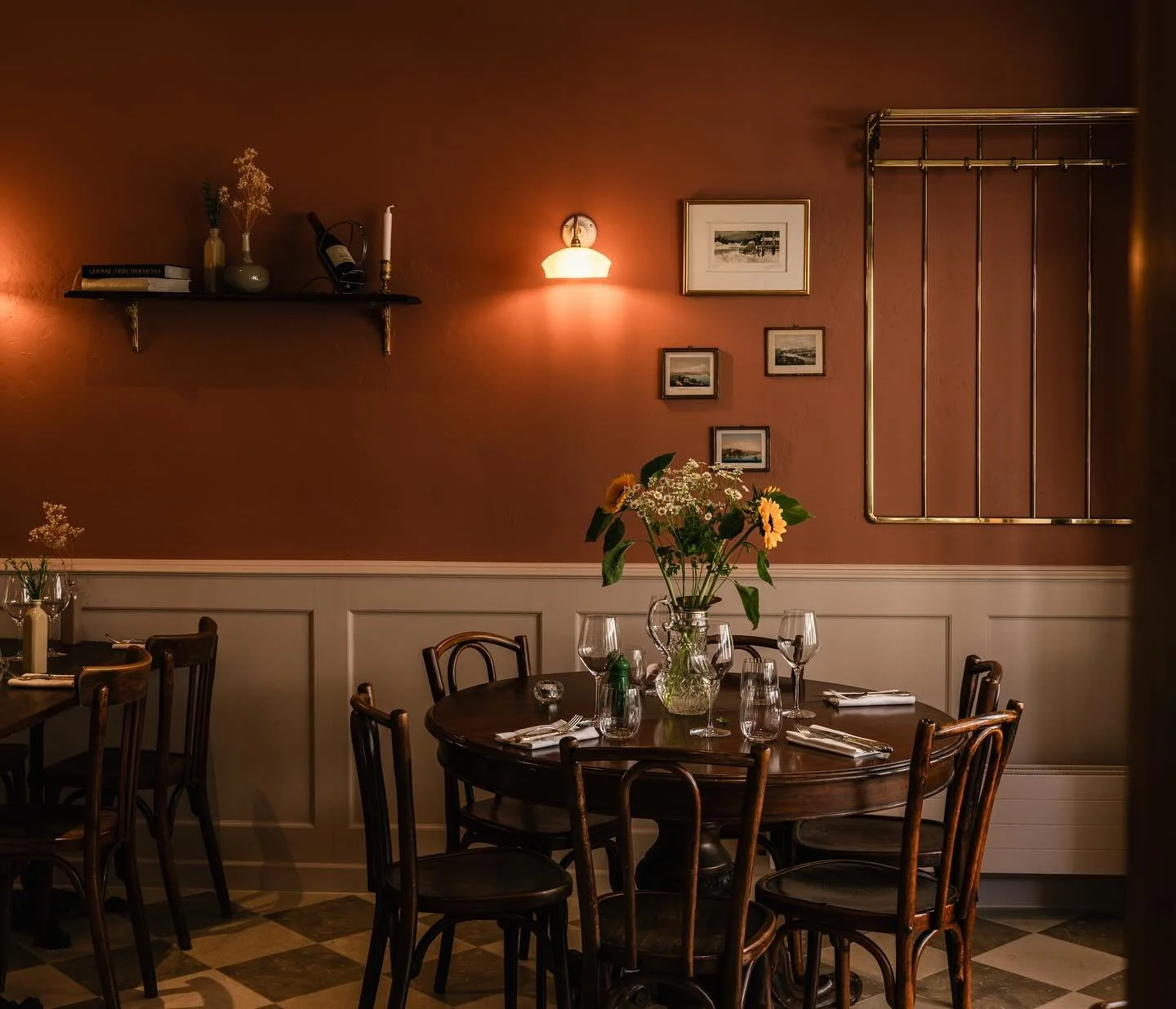 ✨ H O M E ✨ 
Nous vous invitons &agrave; venir d&eacute;couvrir notre chez nous, qui nous l&rsquo;esp&eacute;rons vous fera sentir comme chez vous le temps d&rsquo;un repas. Nous y avons mis tout notre c&oelig;ur ❤️