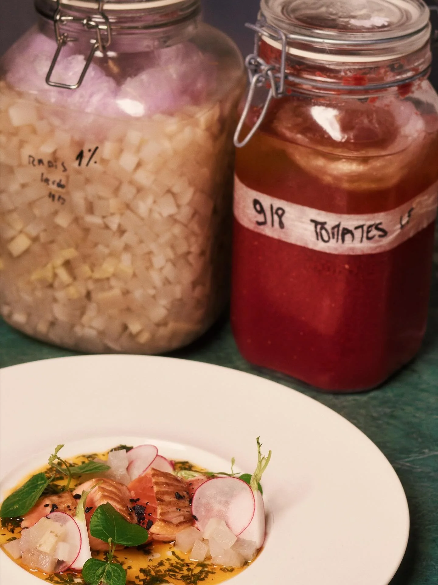 ✨ Fermenter, confire, attendre, ici le temps est un ingr&eacute;dient ✨ 
Merci &agrave; notre &eacute;quipe de cuisine de sublimer autant que possible nos beaux produits de la r&eacute;gion ❤️ vous &ecirc;tes pr&eacute;cieux.