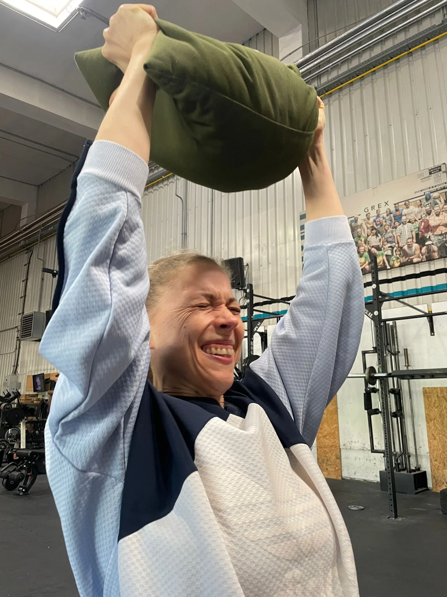 Happiness is a good sandbag workout. Agree? 

#grexklosterneuburg #growordie #sandbagworkout #stopexercising #startsolvingproblems