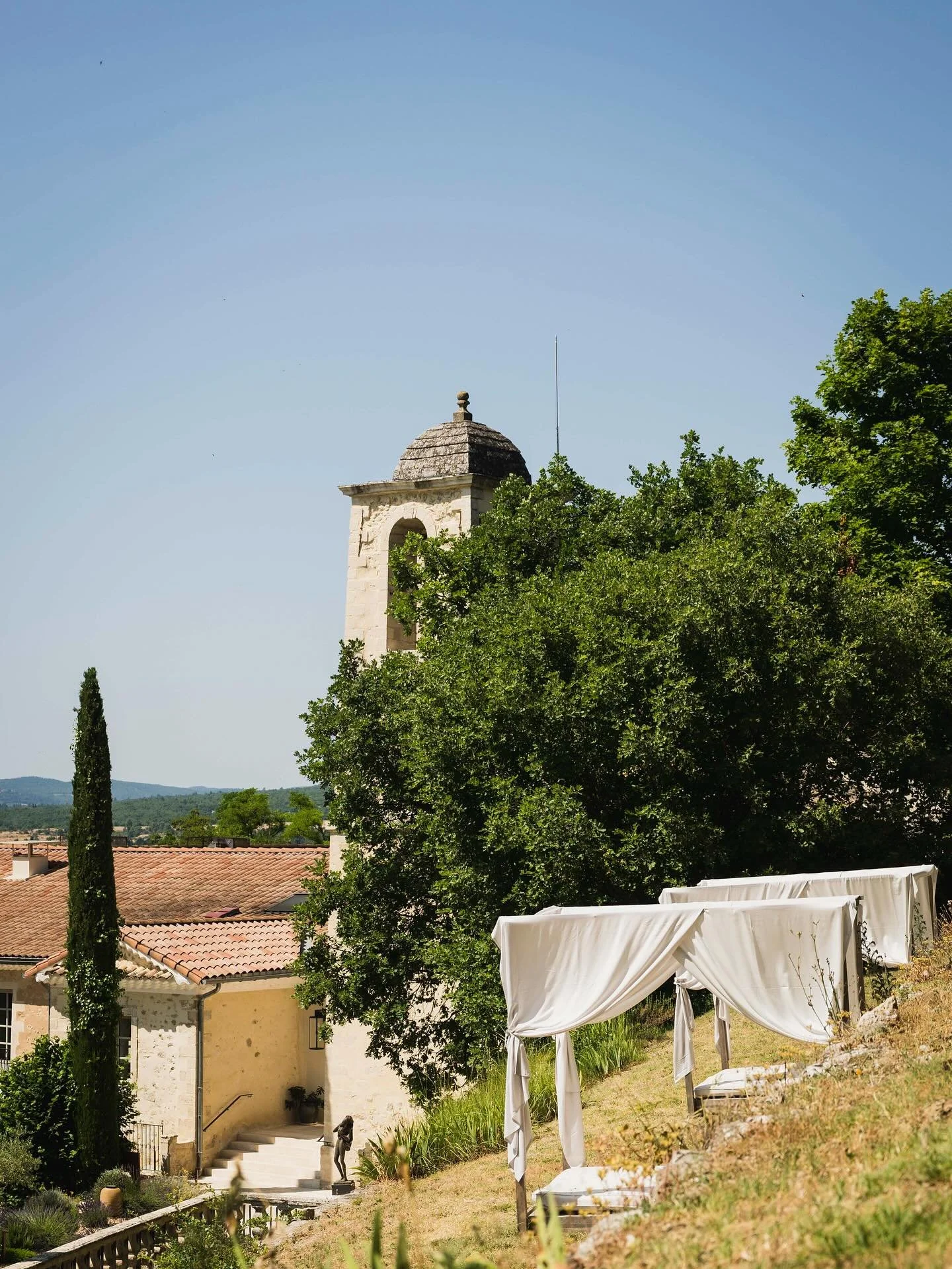 Reportage sur @lecouventdesminimes @gachet_louis et @paulinegachet &agrave; lire sur @bouillantes et @desalleatoi 🌻

photos r&eacute;alis&eacute;es par @emmanuelle_levesque 

#lcouventdesminimes #sangneuf #reportage