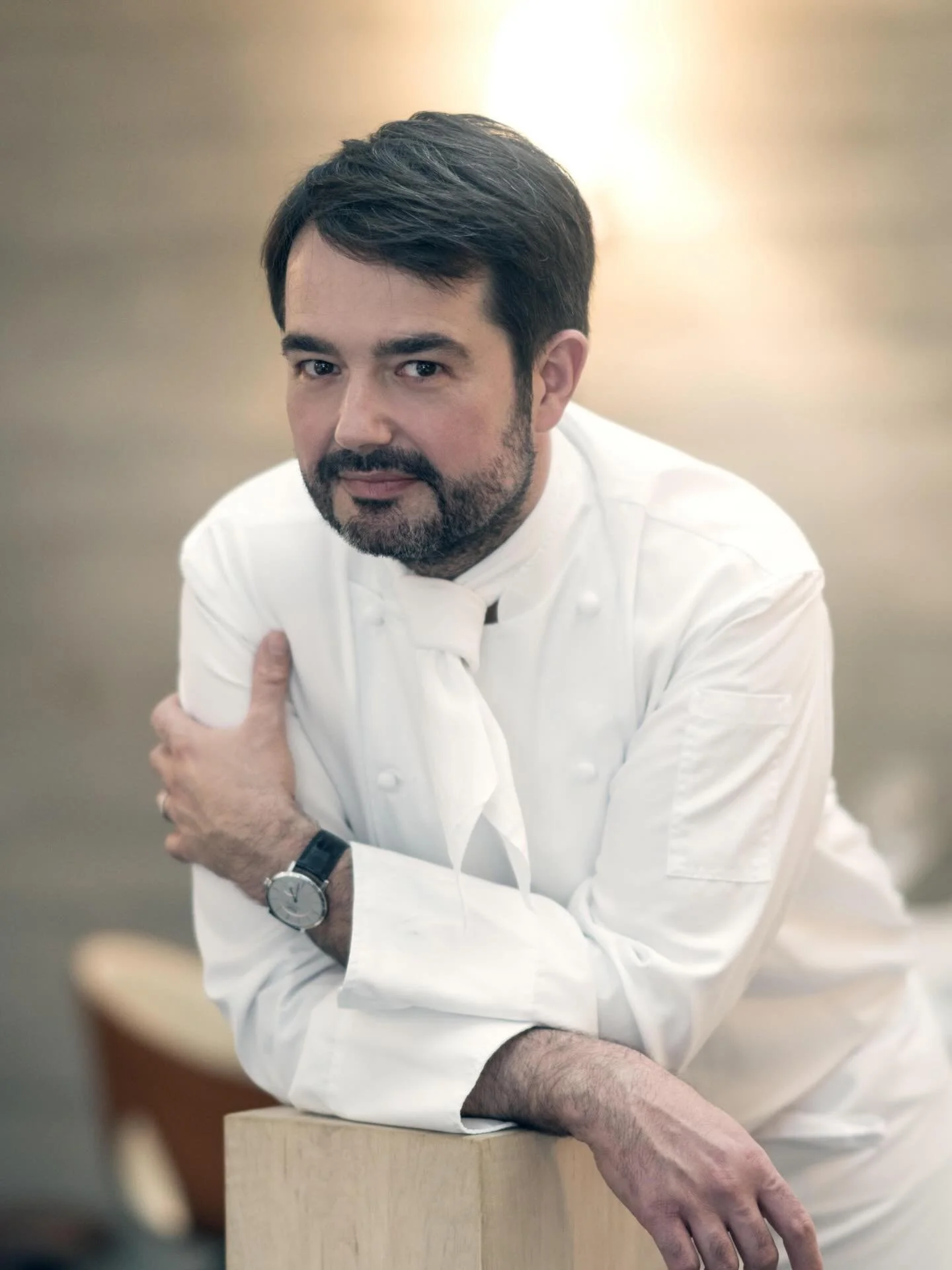 2015 - 2025 ;
Jean-Francois Pi&egrave;ge c&eacute;l&egrave;bre les 10 ans du Grand Restaurant. 

Merci @jeanfrancoispiege @elodiepiege pour la confiance 🤝

Portrait &quot;Jean-Francois Pi&egrave;ge, le chef philosophe&quot; &agrave; lire dans @le_jd