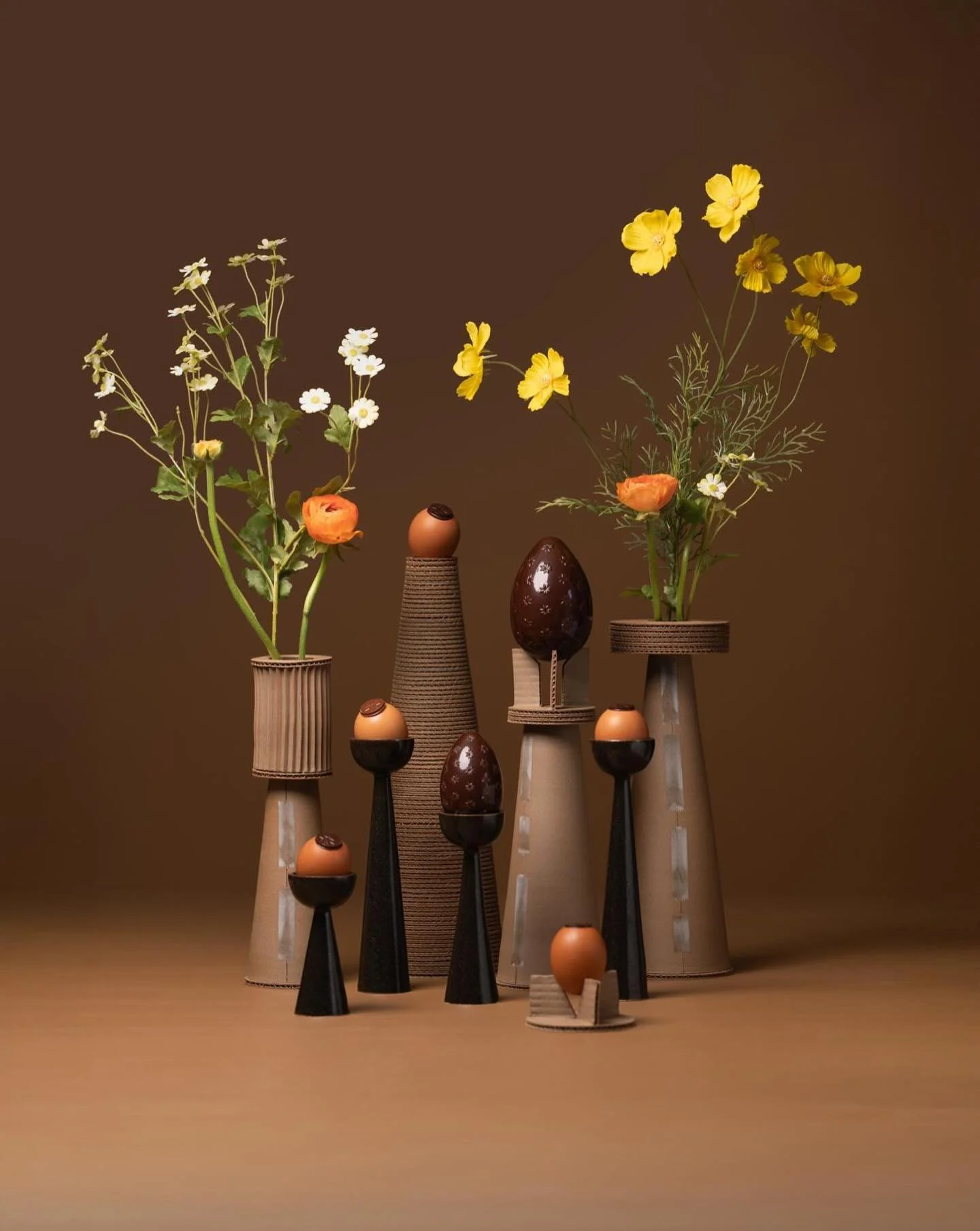 &Agrave; la M&egrave;re de Famille x Jacques Monneraud ; une collection de P&acirc;ques au sommet de l'imaginaire. 

Le c&eacute;ramiste et designer @jacquesmonneraud, remarqu&eacute; pour ses spectaculaires vases-sculptures trompe-l'&oelig;il fa&cce