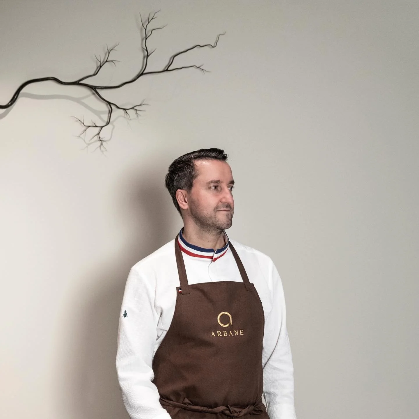 Le chef Philippe Mille d&eacute;croche deux &eacute;toiles au Guide Michelin pour son restaurant Arbane.

Bravo &agrave; toute l'&eacute;quipe !! ❤️

@arbanereims 
@philippe_mille 
@michelinguide 

#arbane #philippemille #michelin #gastronomie