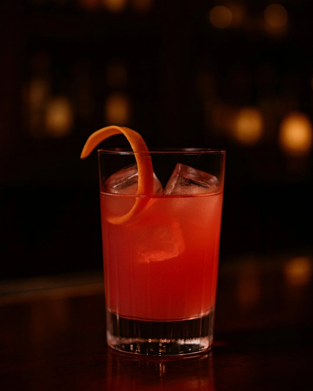 Un classico italiano, reinterpretato con Grapez.

Gin, Vermouth (rosso o bianco) e un tocco di pompelmo per un twist moderno sul Negroni.

P.S. Se siete in Versilia, passate a Pietrasanta dai nostri amici del @lab_cocktails_bar per scoprire la loro v