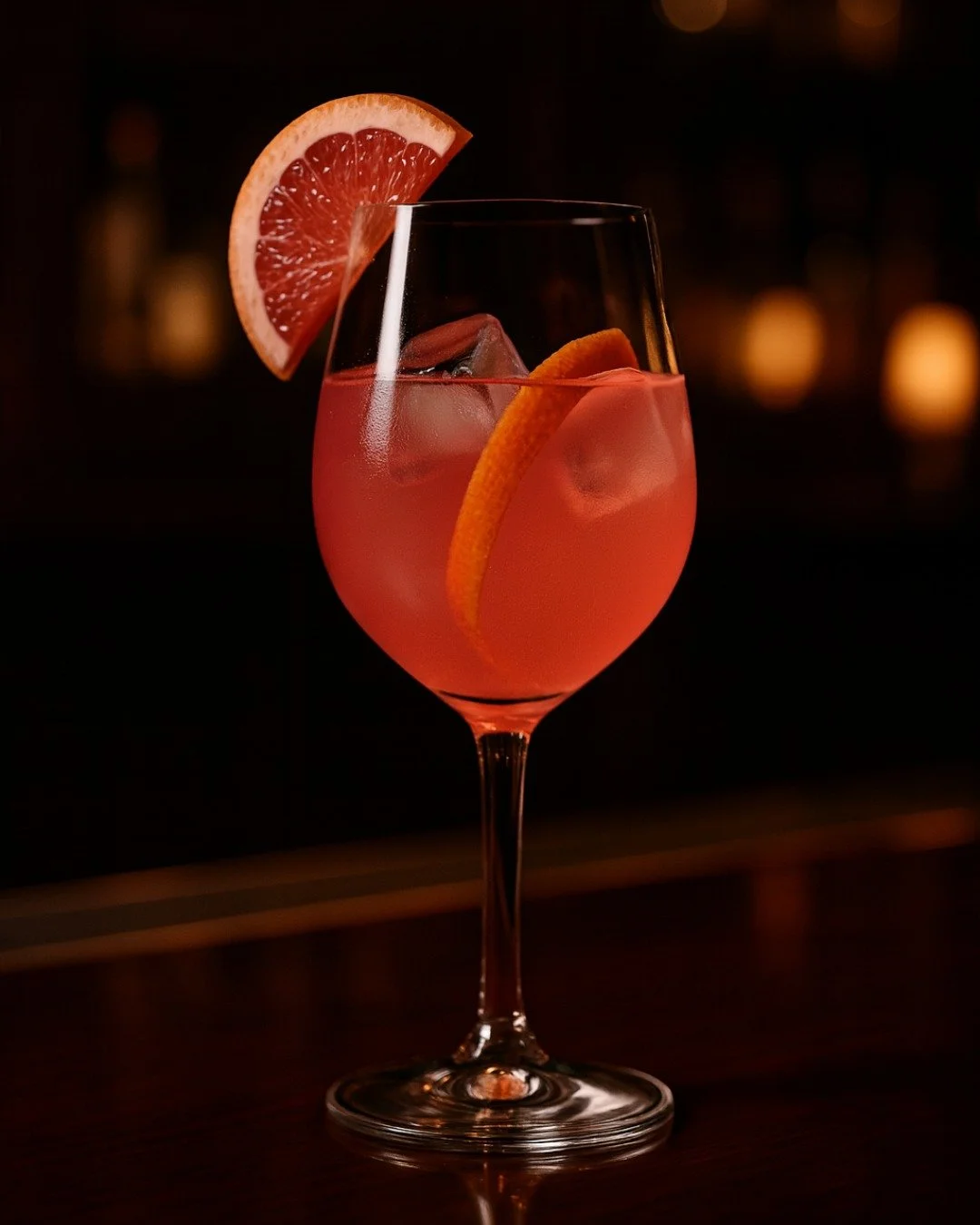 Se ti manca l'estate, puoi sempre farti un Grapez a casa. Giuriamo che sa proprio di boccata di freschezza dopo una giornata di afa. 

#GrapezSpritz #grapezaperitivo #SpritzAlPompelmo #Grapez