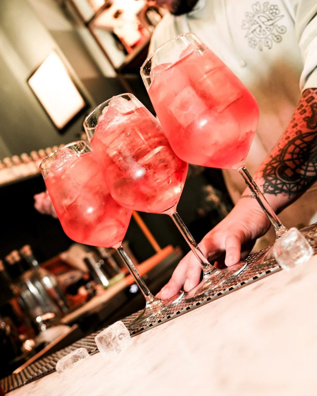 Order up.
Pink, chilled, slightly chaotic.

#GrapezAperitivo #Grapez #SpritzAlPompelmo #SpritzGrapez #Spritz