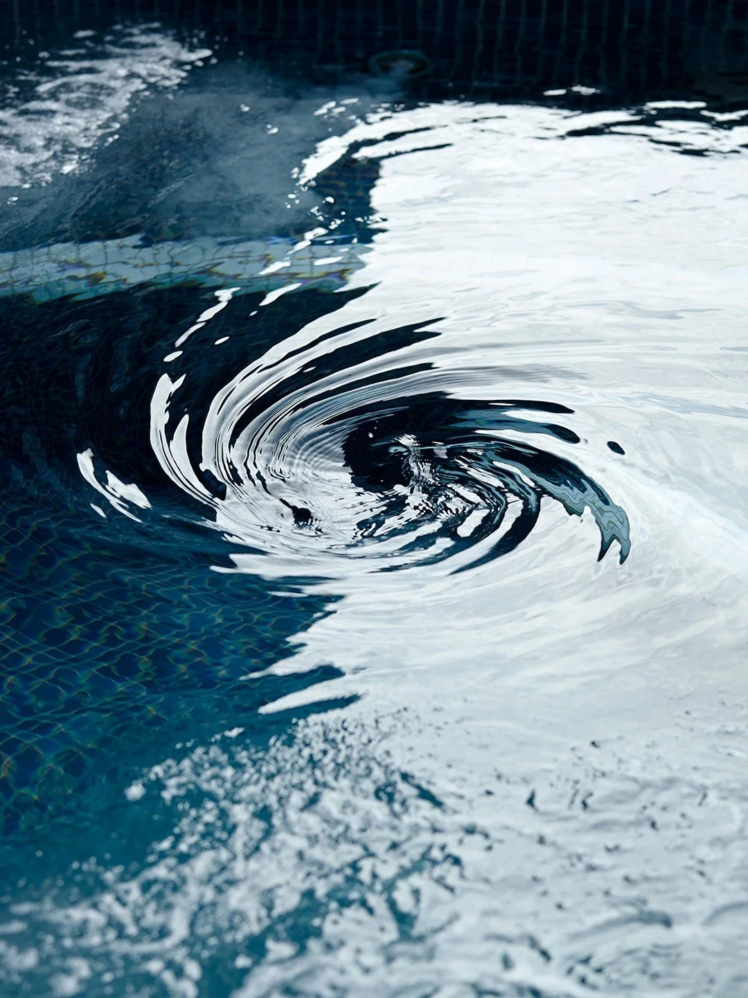 We&rsquo;re honored to have the artist Guillaume Simoneau as part of the FEEL SEEN SPACE. 
@simoneauguillaume, Untitled (whirlpool), Montreal, Canada, 2013

Guillaume Simoneau began his independent studies in visual arts after completing a diploma in