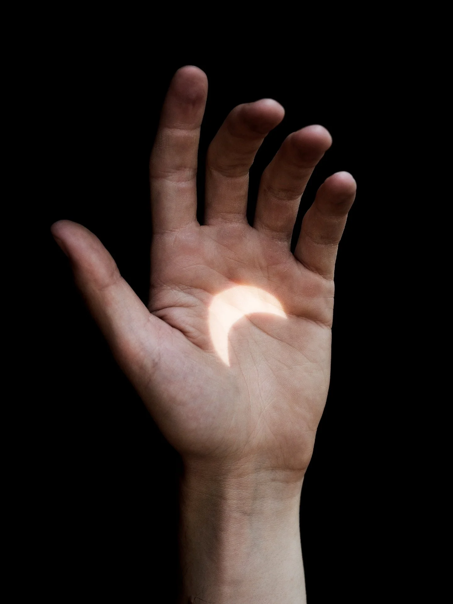 We&rsquo;re honored to have the artist Guillaume Simoneau as part of the FEEL SEEN SPACE. 
@simoneauguillaume, Solar Eclipse, Montreal, Canada, 2017, from the series The Owner of the Sun

Guillaume Simoneau began his independent studies in visual art