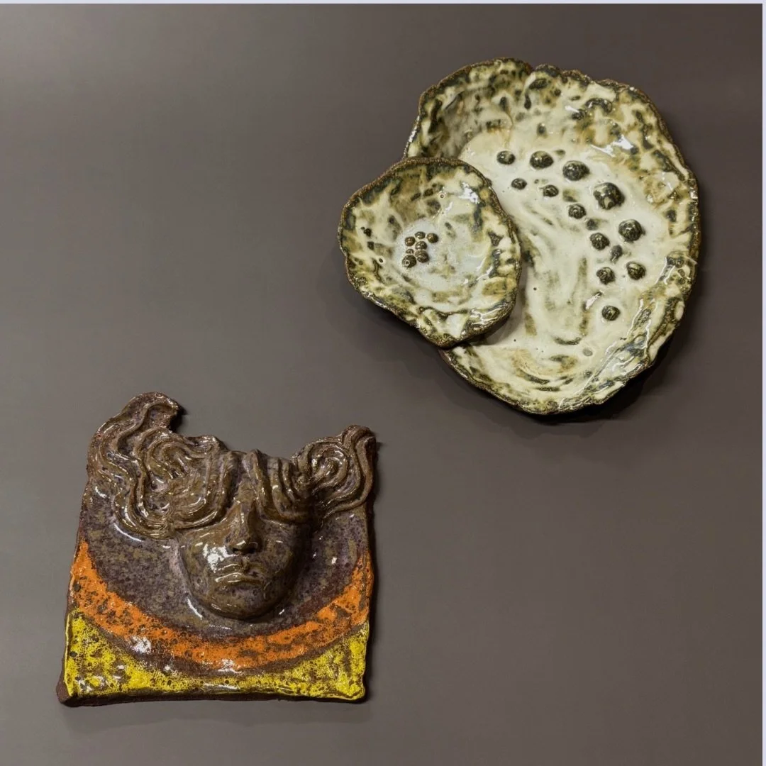 Claystation_neliökuva_kaksi reliefiä.jpg