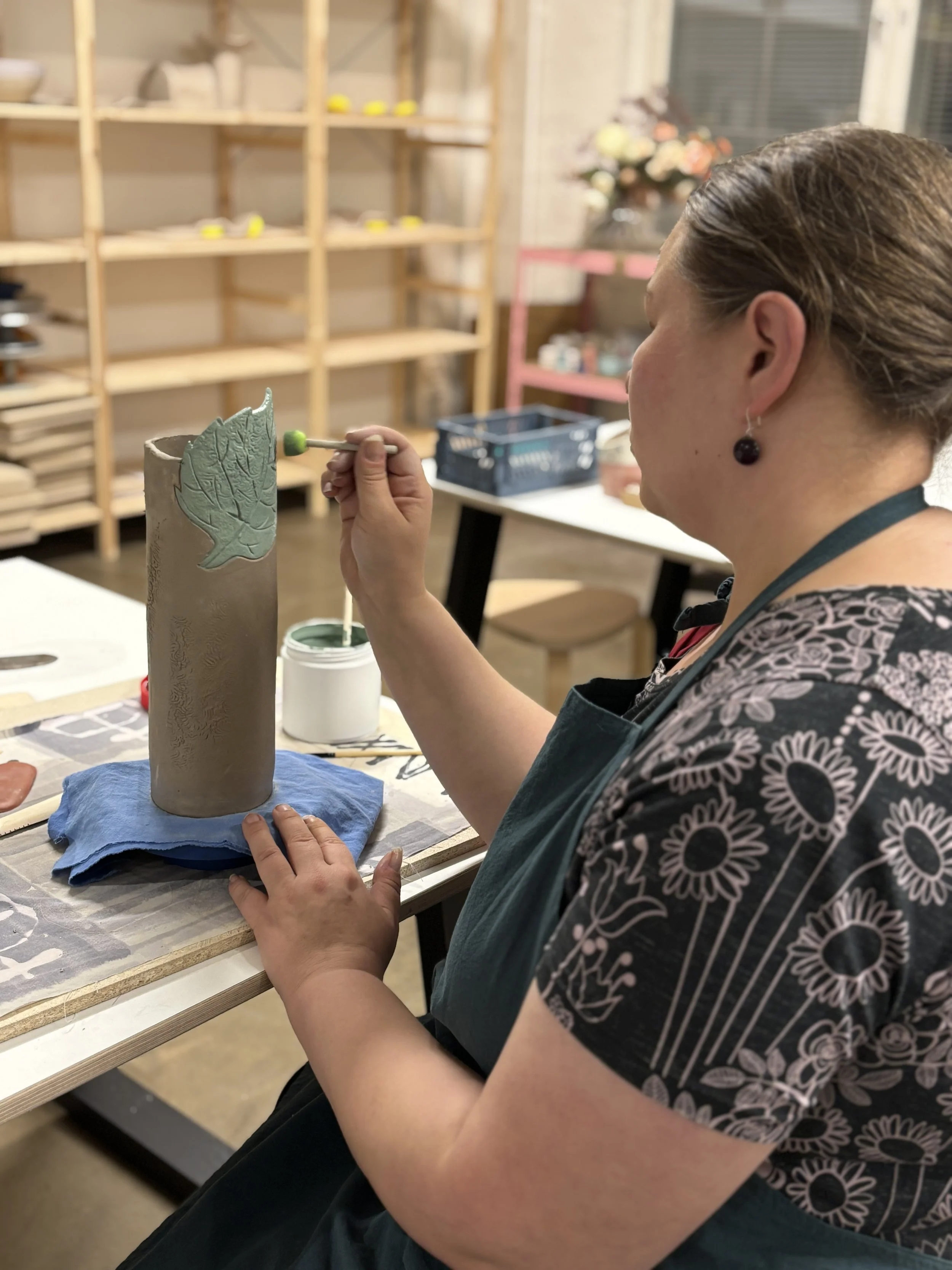 Claystation_Maljakon maalaus_Heidi.JPG