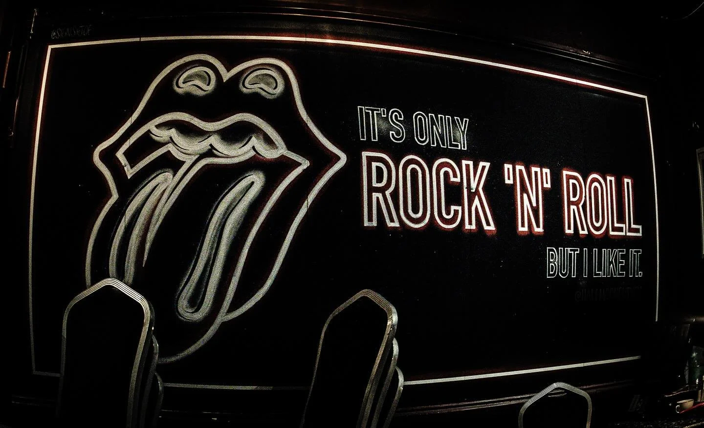 Get in touch if you have any design or photography enquiries!
My portfolio and website are available in my bio 🤘📸