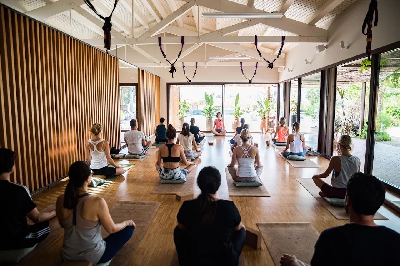retiro-yoga-cataluña-asana-groove-shala-yoga-7.webp