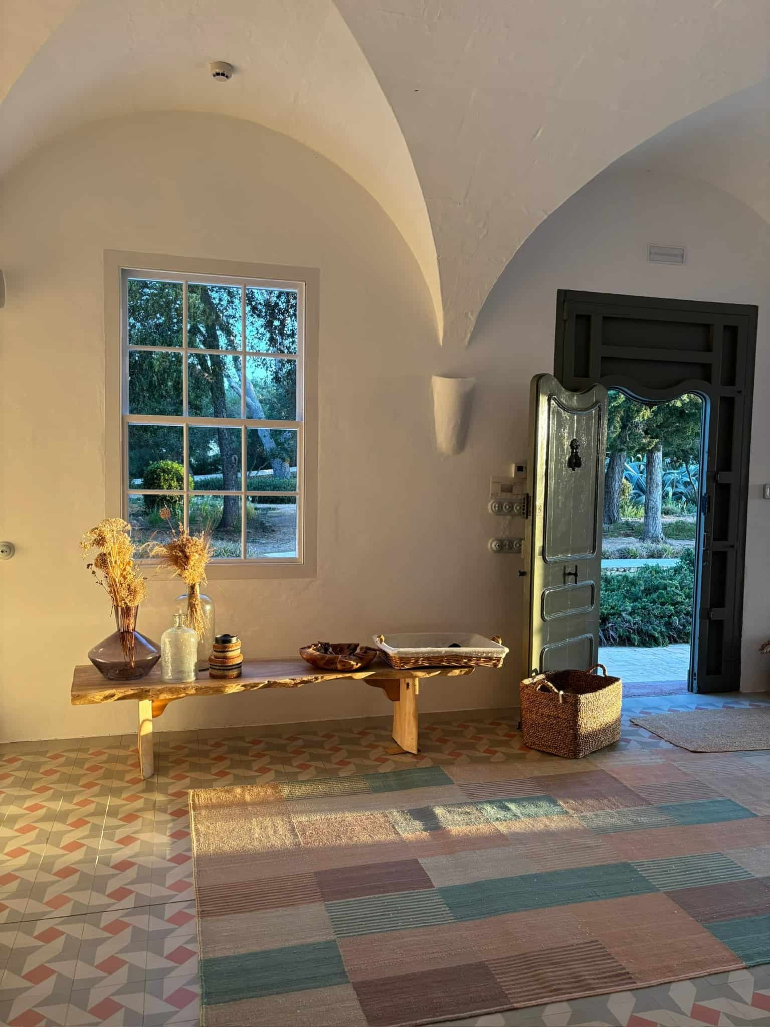 jivamukti-yoga-retreat-menorca-es-bec-daguila-24.jpg