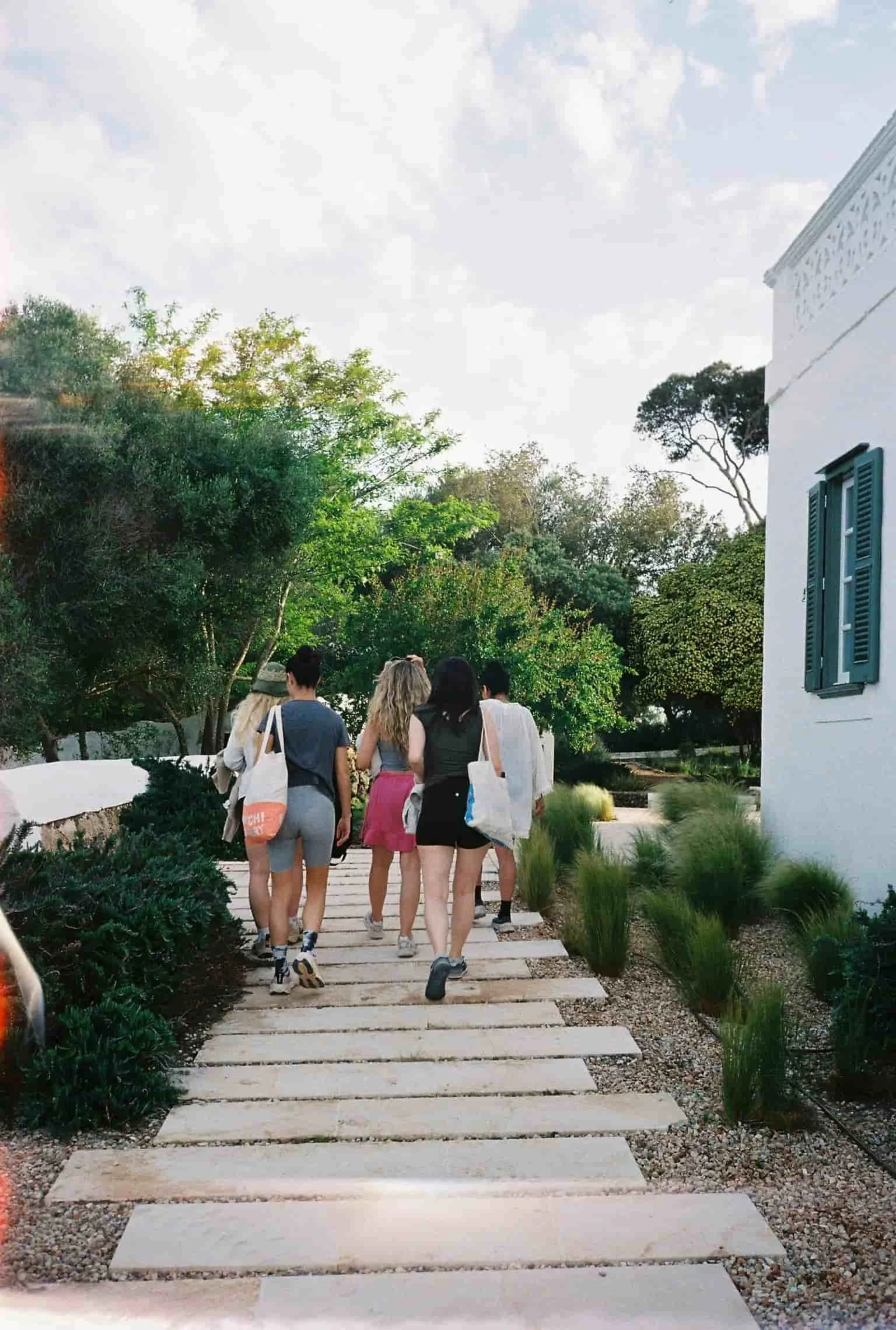 jivamukti-yoga-retreat-menorca-es-bec-daguila-10.jpg