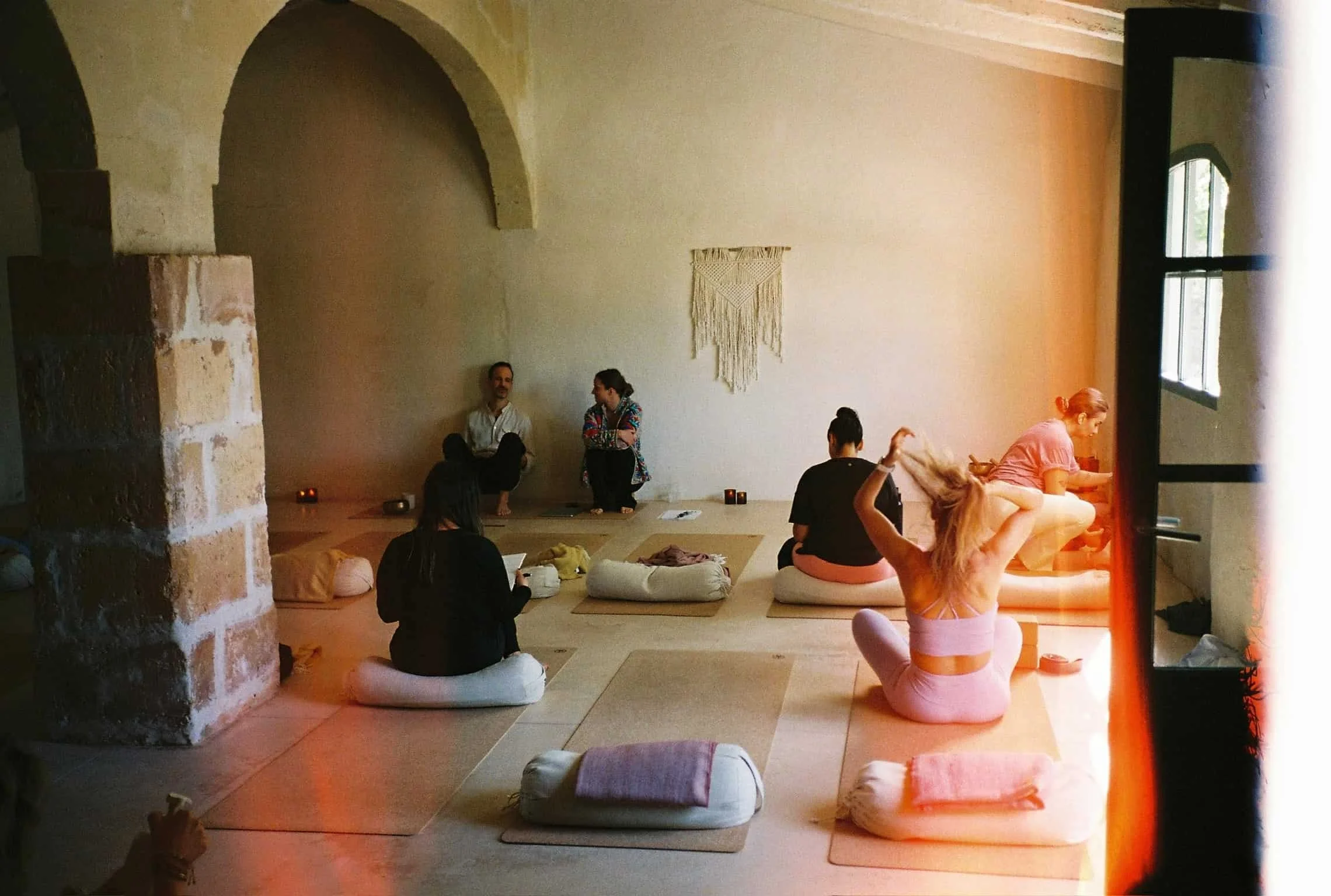 jivamukti-yoga-retreat-menorca-es-bec-daguila-8.jpg