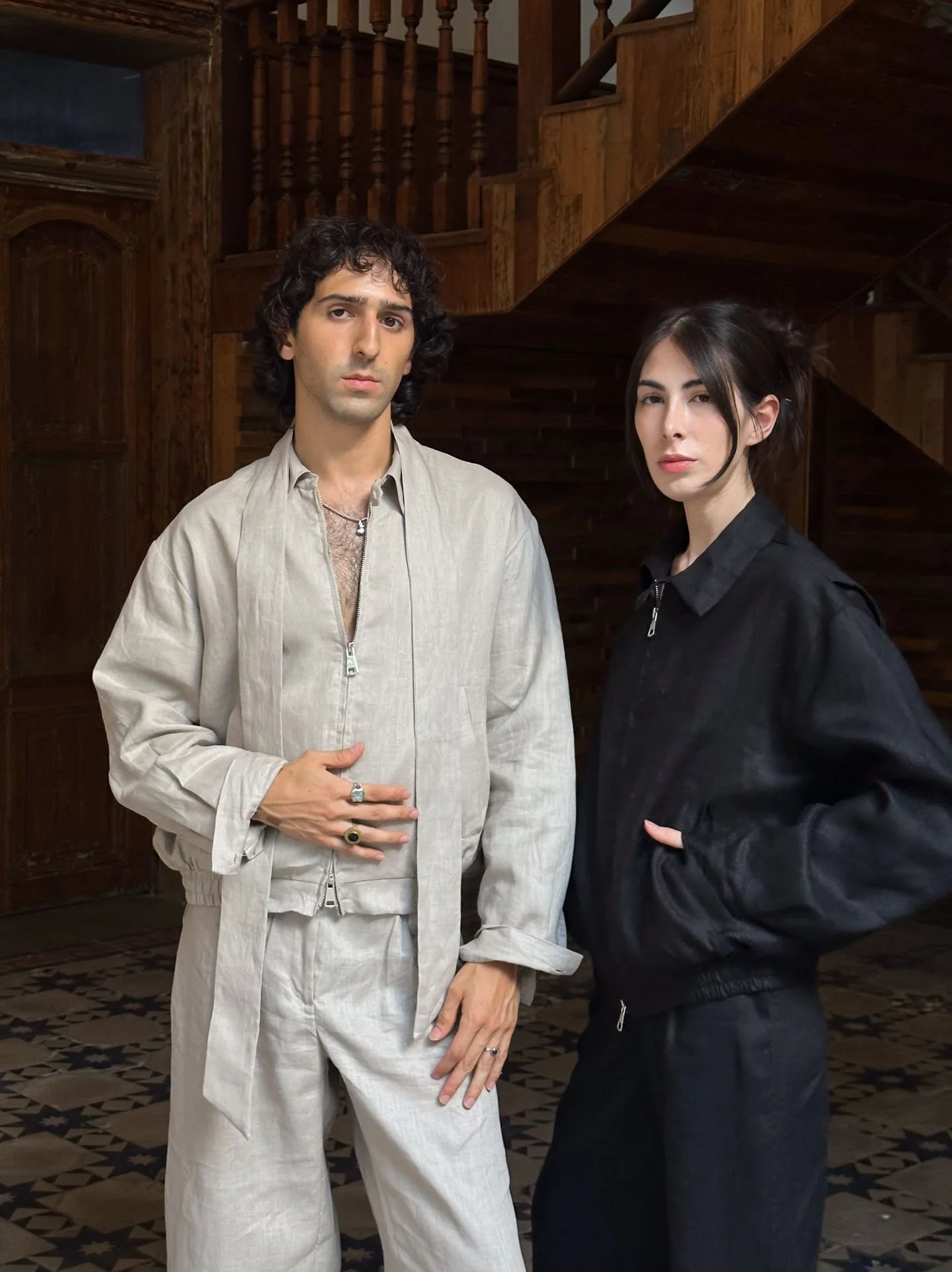 genderless-linen-jacket-and-trousers-set-2.jpg