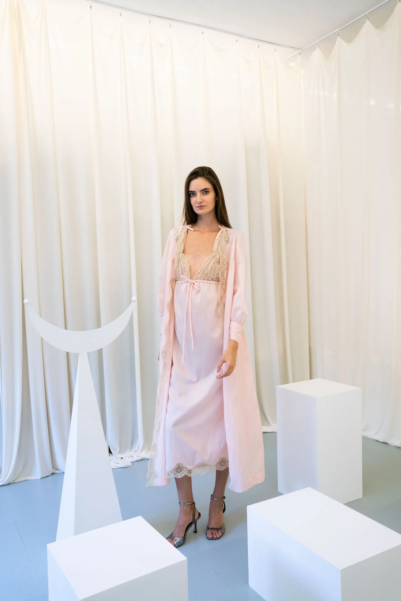 Nibi-vintage-pink-lace-nightgown-robe_03.jpg