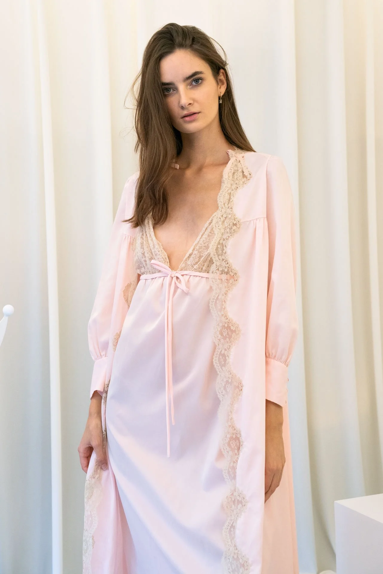 Nibi-vintage-pink-lace-nightgown-robe_01.jpg