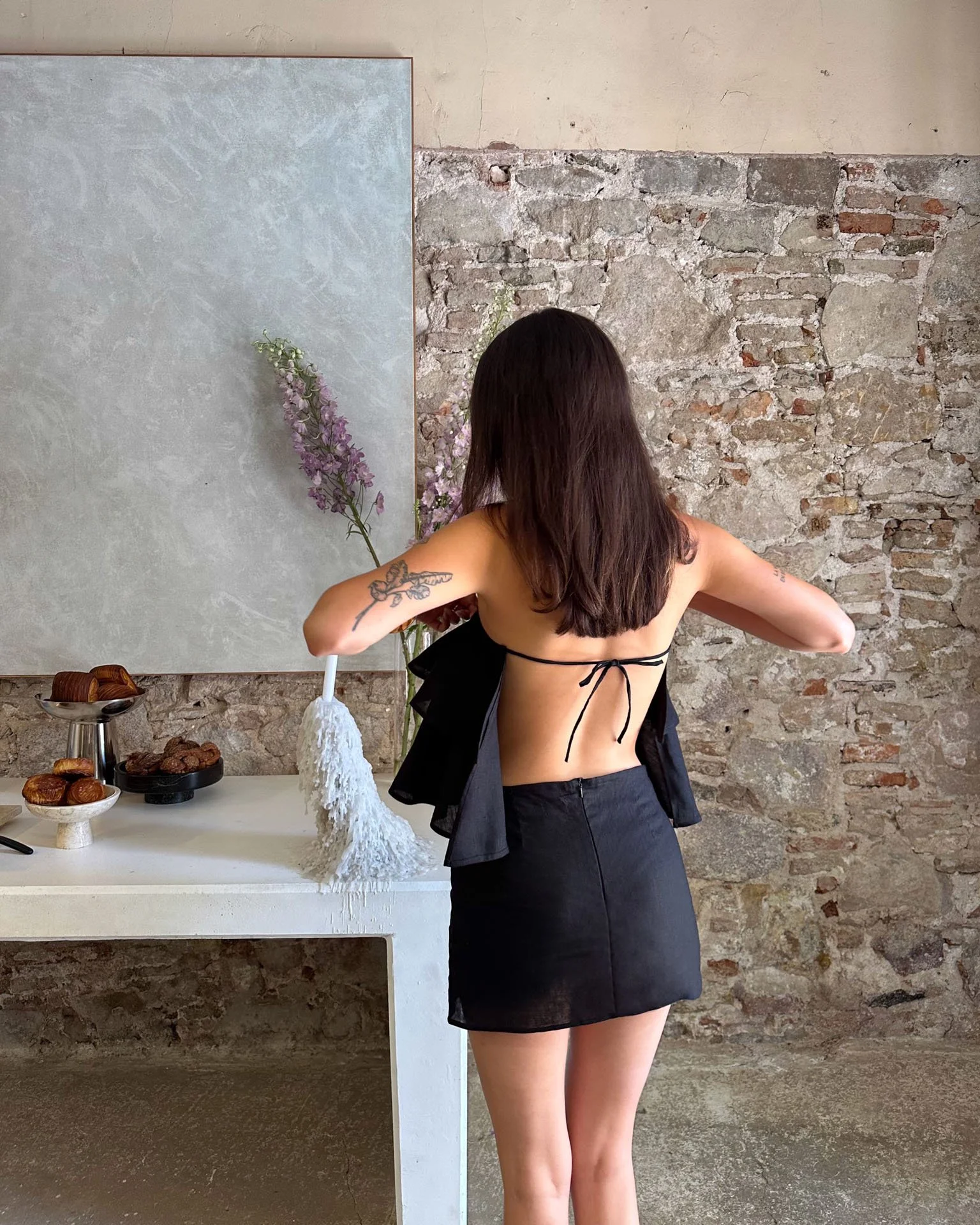 nibi-linen-strapless-top-open-back-detail-black_©Heidi_Cavazos007.jpg