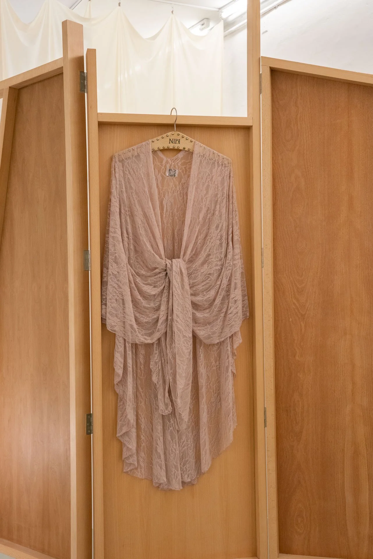 light-mauve-lace-angel cape-nibi-4.jpg