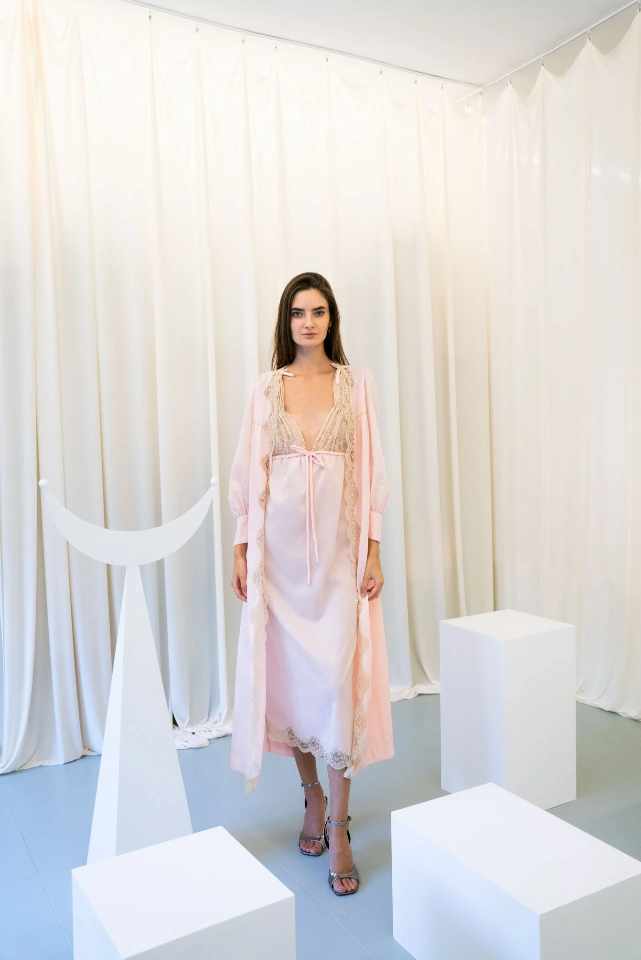 Nibi-vintage-pink-lace-nightgown-robe_02.jpg