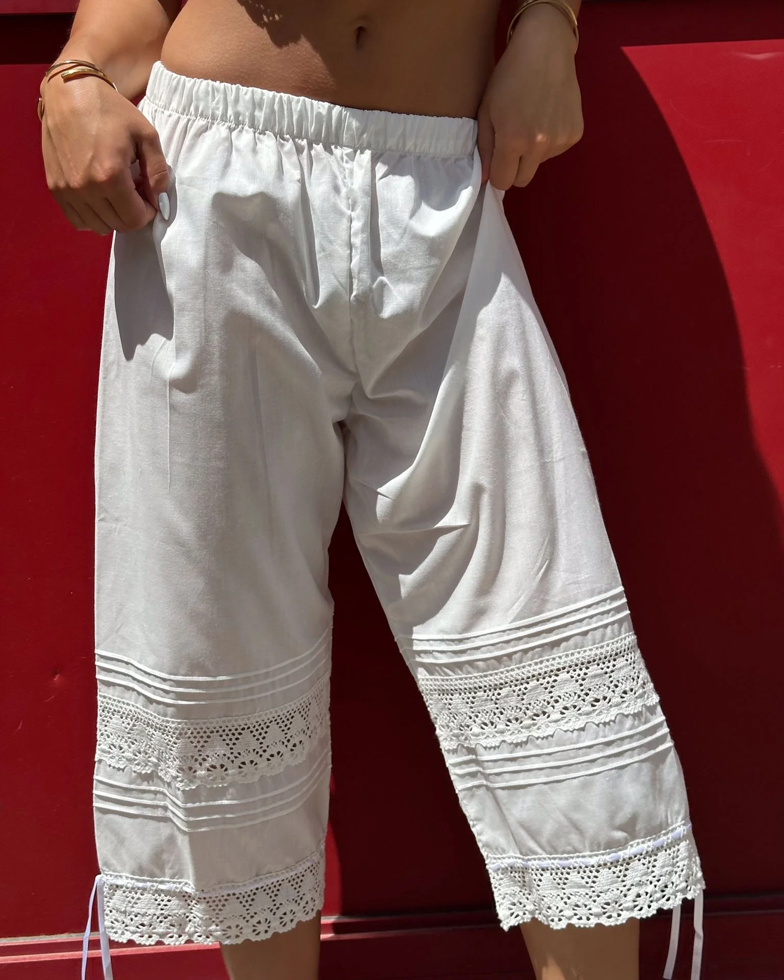 nibi-sustainable-summer-fashion-white-crochet-top_©Heidi_Cavazos_140.jpg