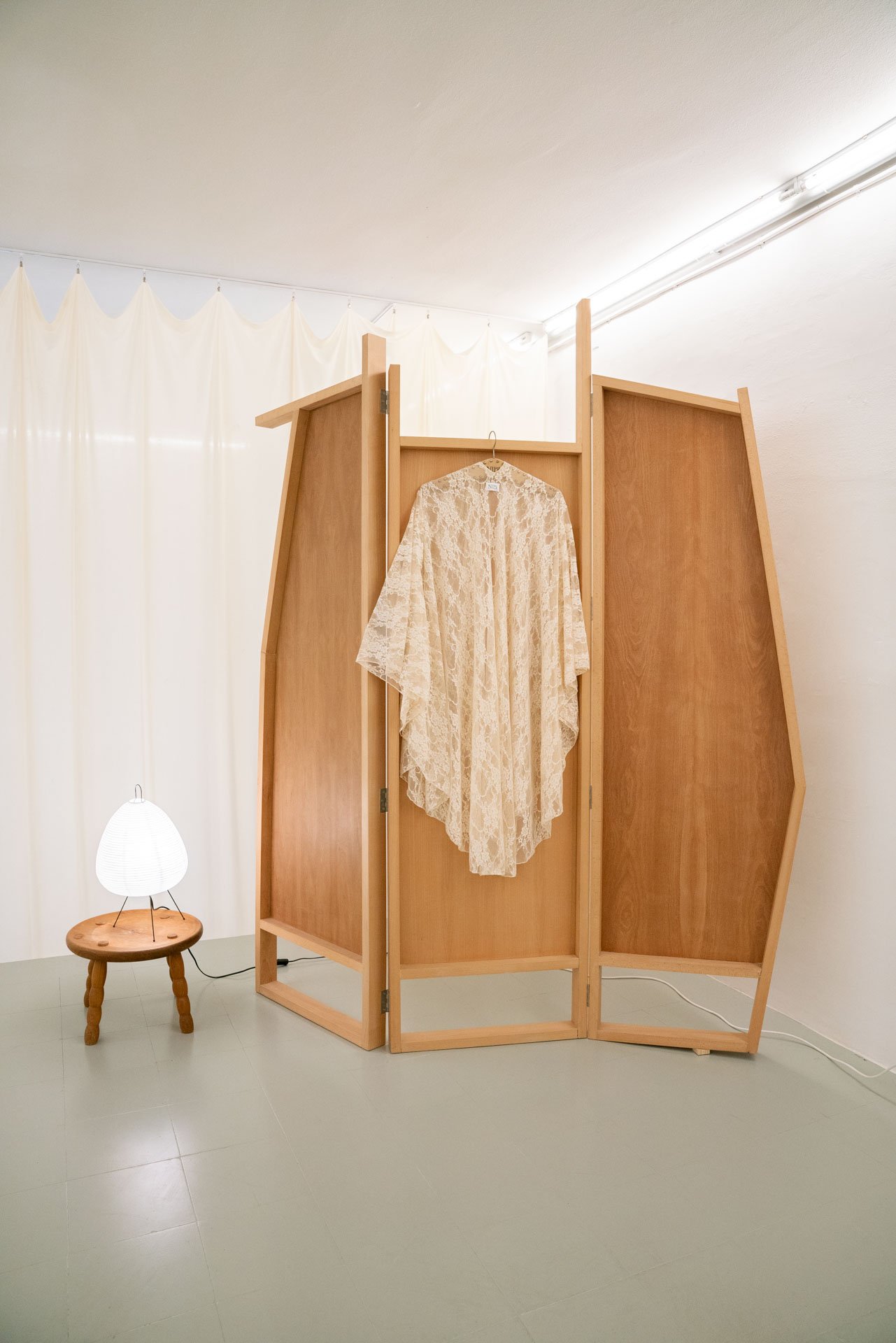 light-yellow-lace-angel cape-nibi-1..jpg