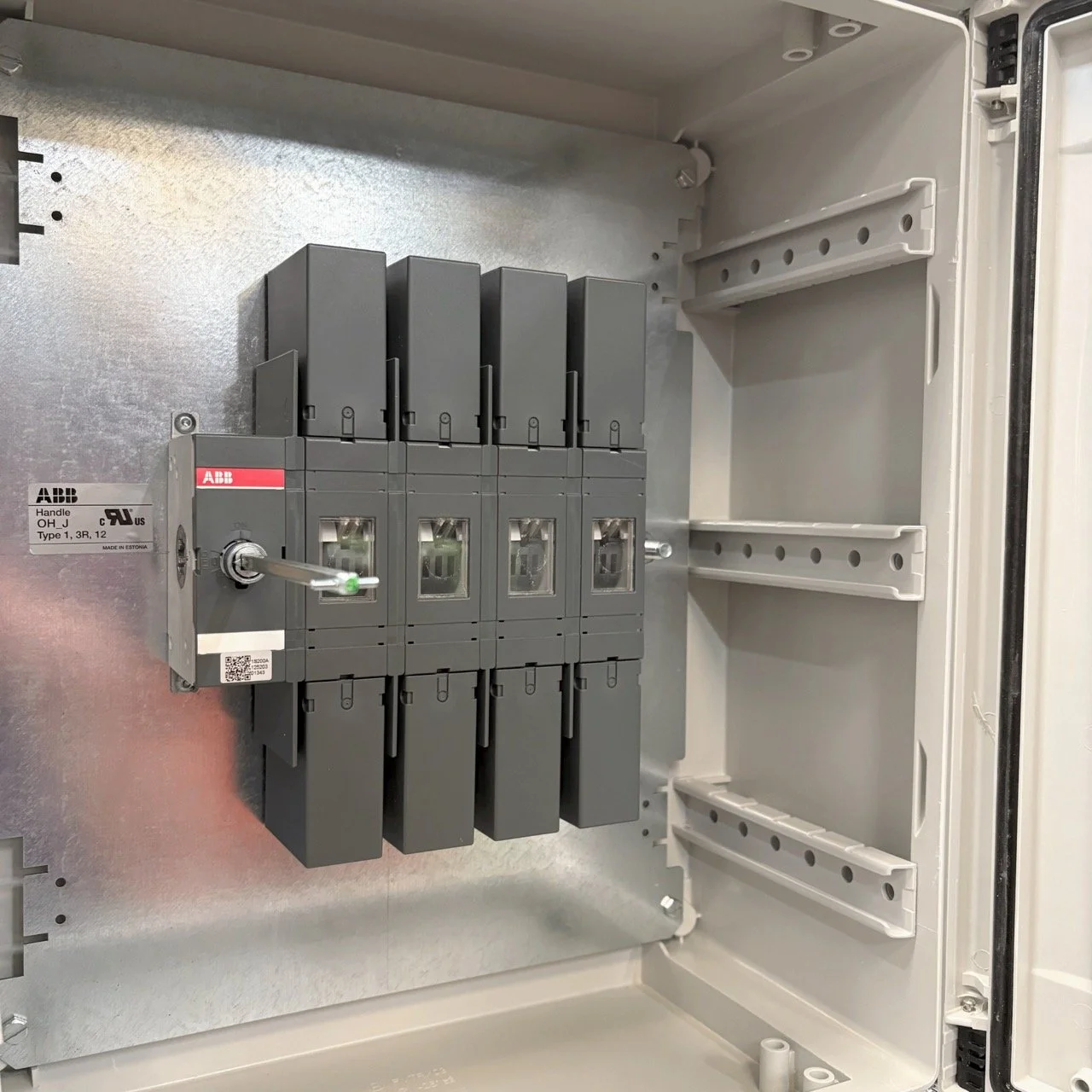 800v isolators - slideshow - 1 Large.jpeg