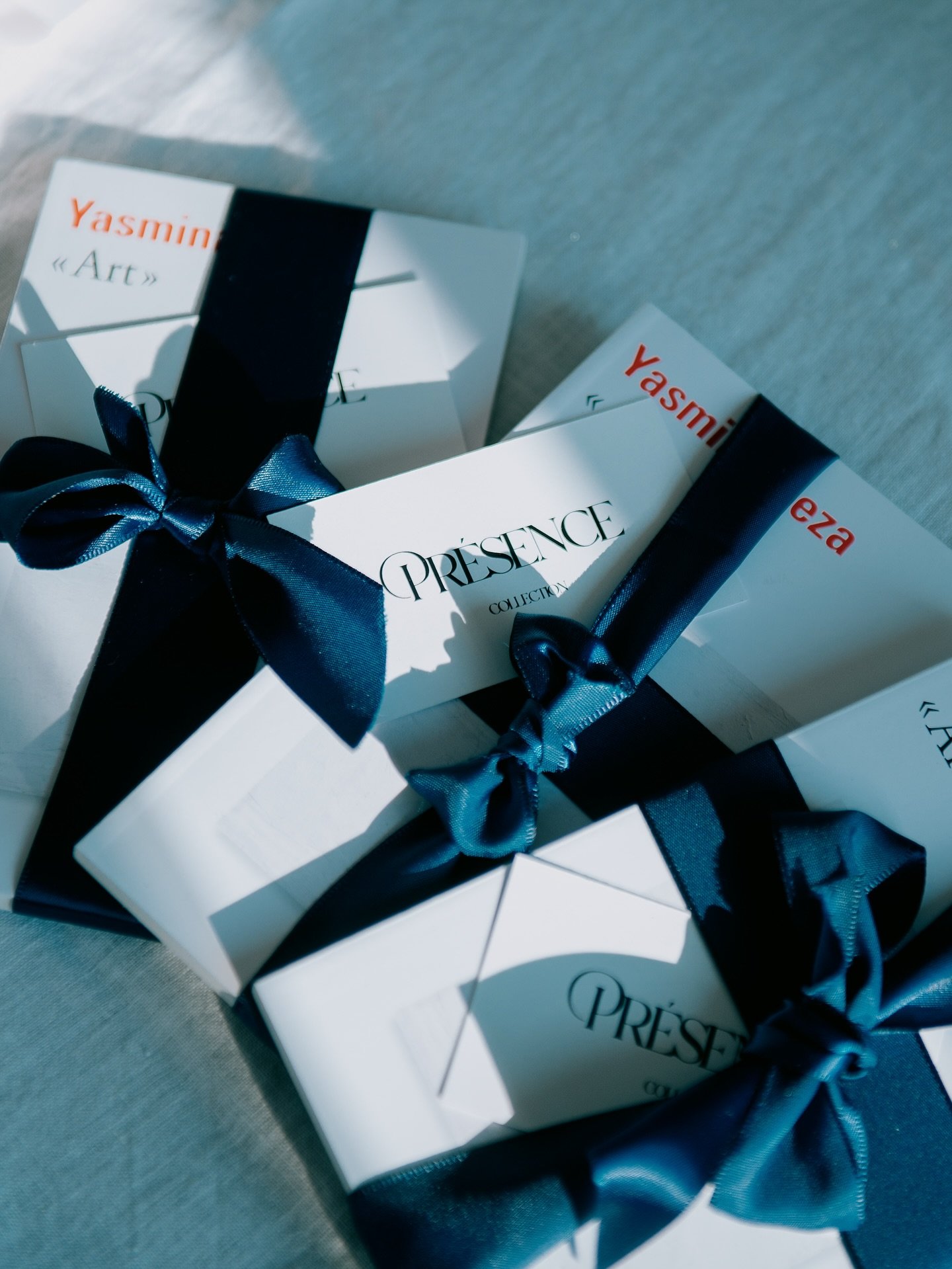 A table and its artists &mdash;

Last Friday, the Appartement Pr&eacute;sence came alive with voices and shared conversations.
Over breakfast, several artists from the collection gathered to celebrate the beginning of a new shared chapter.
A morning 