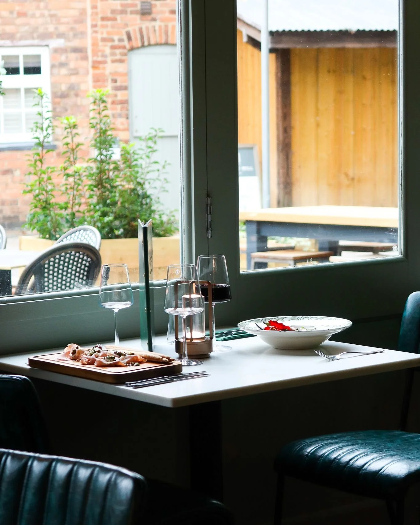 Who doesn&rsquo;t love a midweek date night? 🍷

The unplanned ones are always the best,  so pop the question (the &ldquo;dinner?&rdquo; one, of course) and join us for some bites at La Burrata this evening. 🇮🇹✨