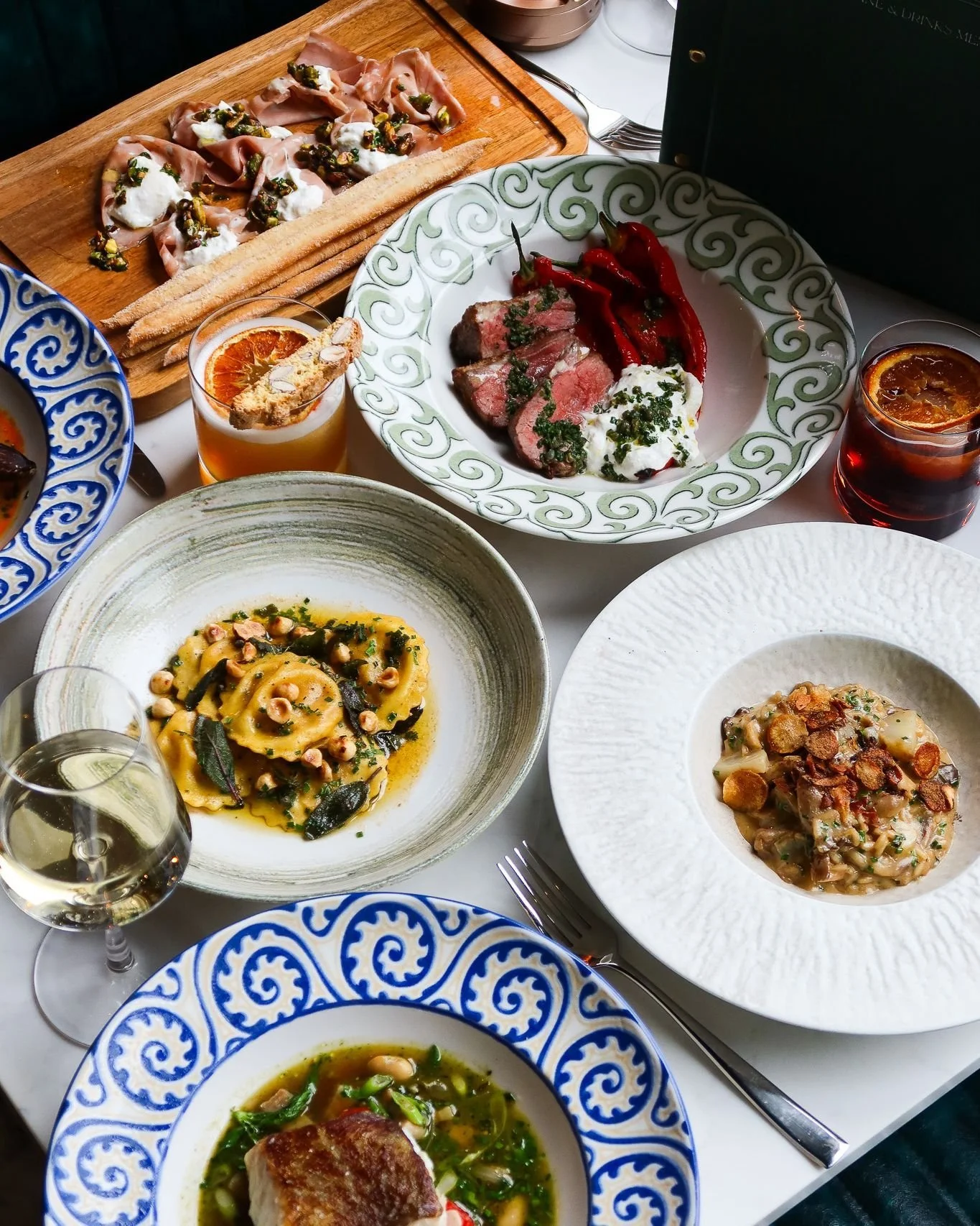 🎄✨ Christmas at La Burrata ✨🎄

The most wonderful time of the year is just around the corner, and we&rsquo;re getting ready to celebrate it the Italian way. 🇮🇹🍷

Here are our Christmas opening times:

🎅 Christmas Eve &mdash; 3:30pm&ndash;12am (