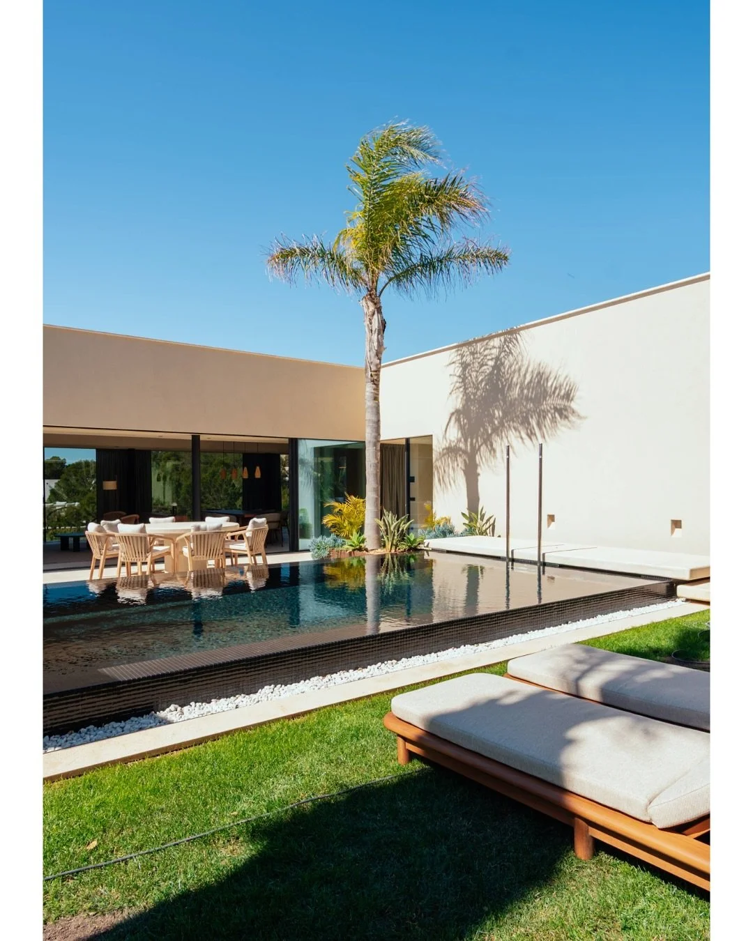 Bendinat 
#InteriorDesign #InteriorsOfInstagram #InteriorInspiration #InteriorGoals #ModernInteriors #LuxuryInteriors #InteriorStyling #DesignInspiration #InteriorAndArchitecture #ContemporaryDesign #Architecture #ArchitecturalDesign #ModernArchitec