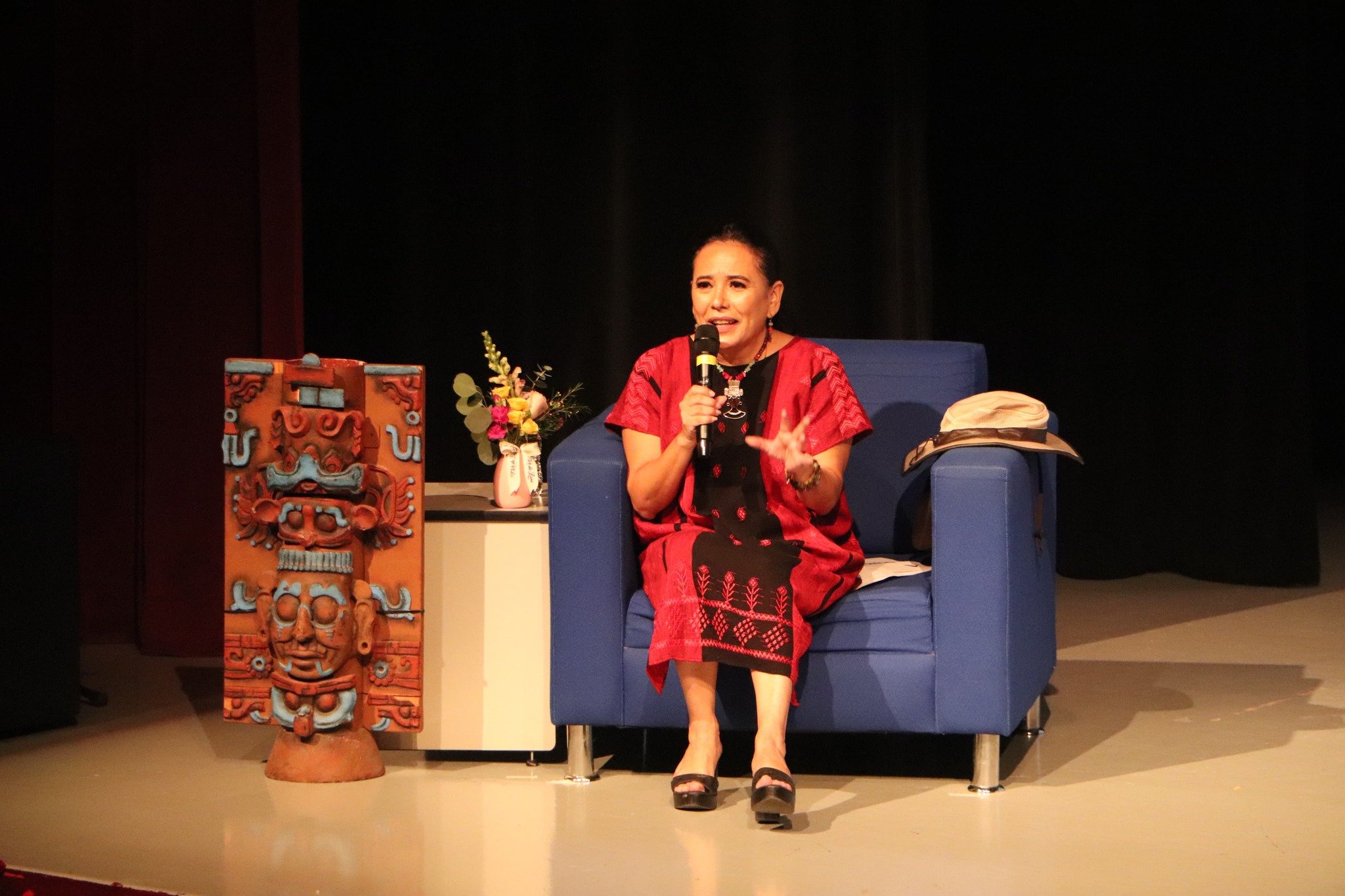 Archeologist Fanny Lopez speaking about her discovery of the tomb of the Maya queen, La Reina Roja, in her interactive and dramatized conference, created by Hiram Marina and Tuzy Tuzy.