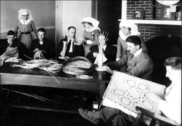volunteer ward aides working with injured soldiers of WWI
