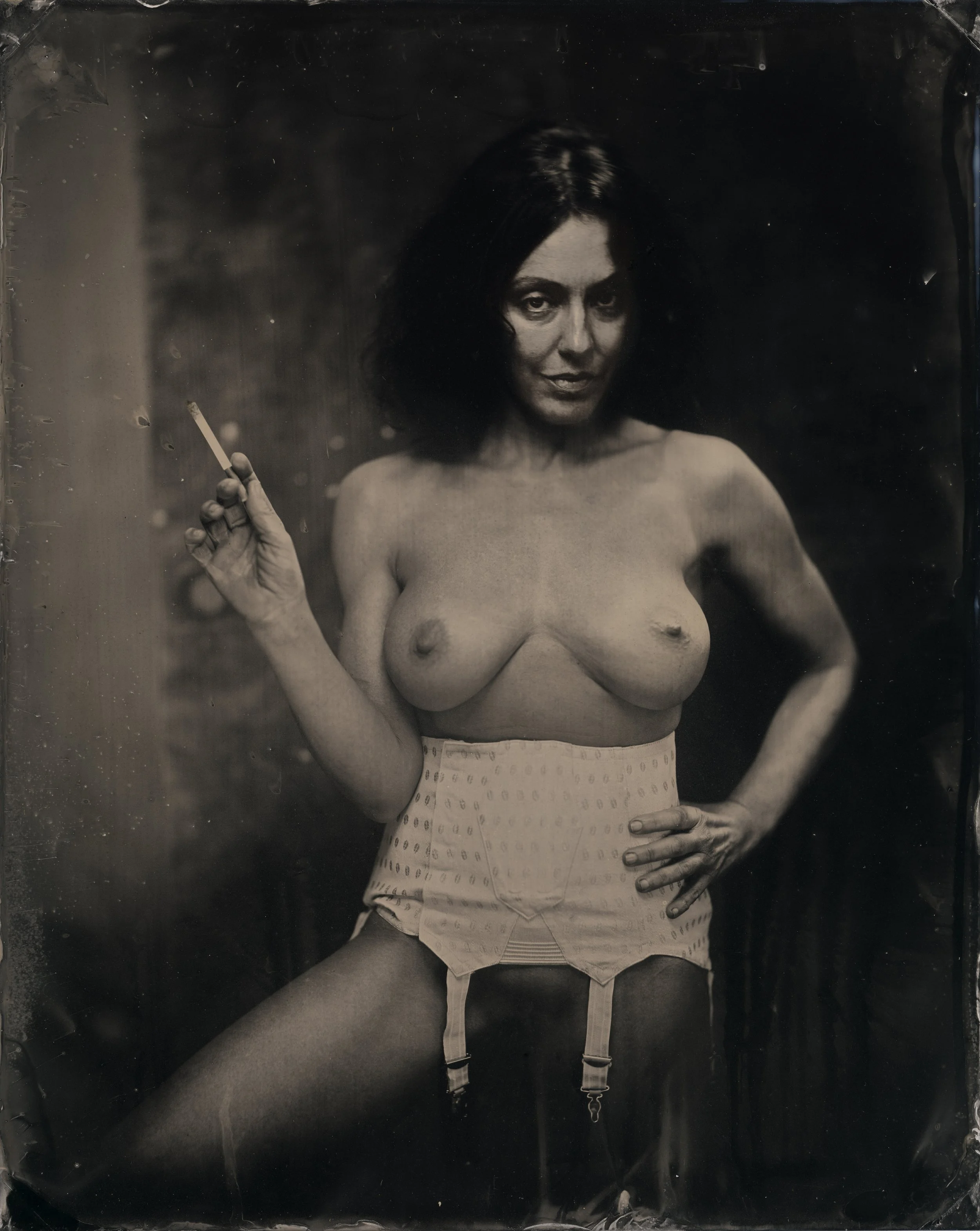 Aude_corset_smoking_2.jpg